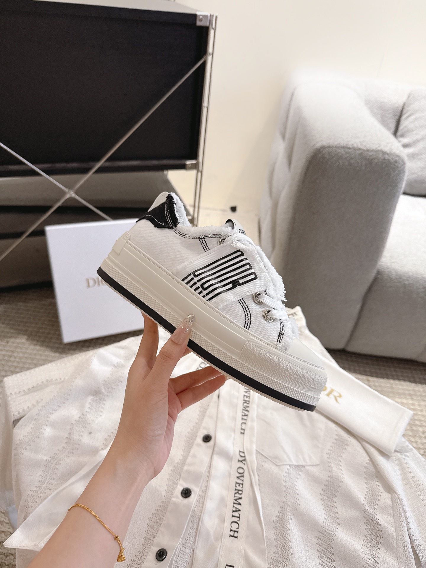 D tassel beggar thick-soled canvas sneakers