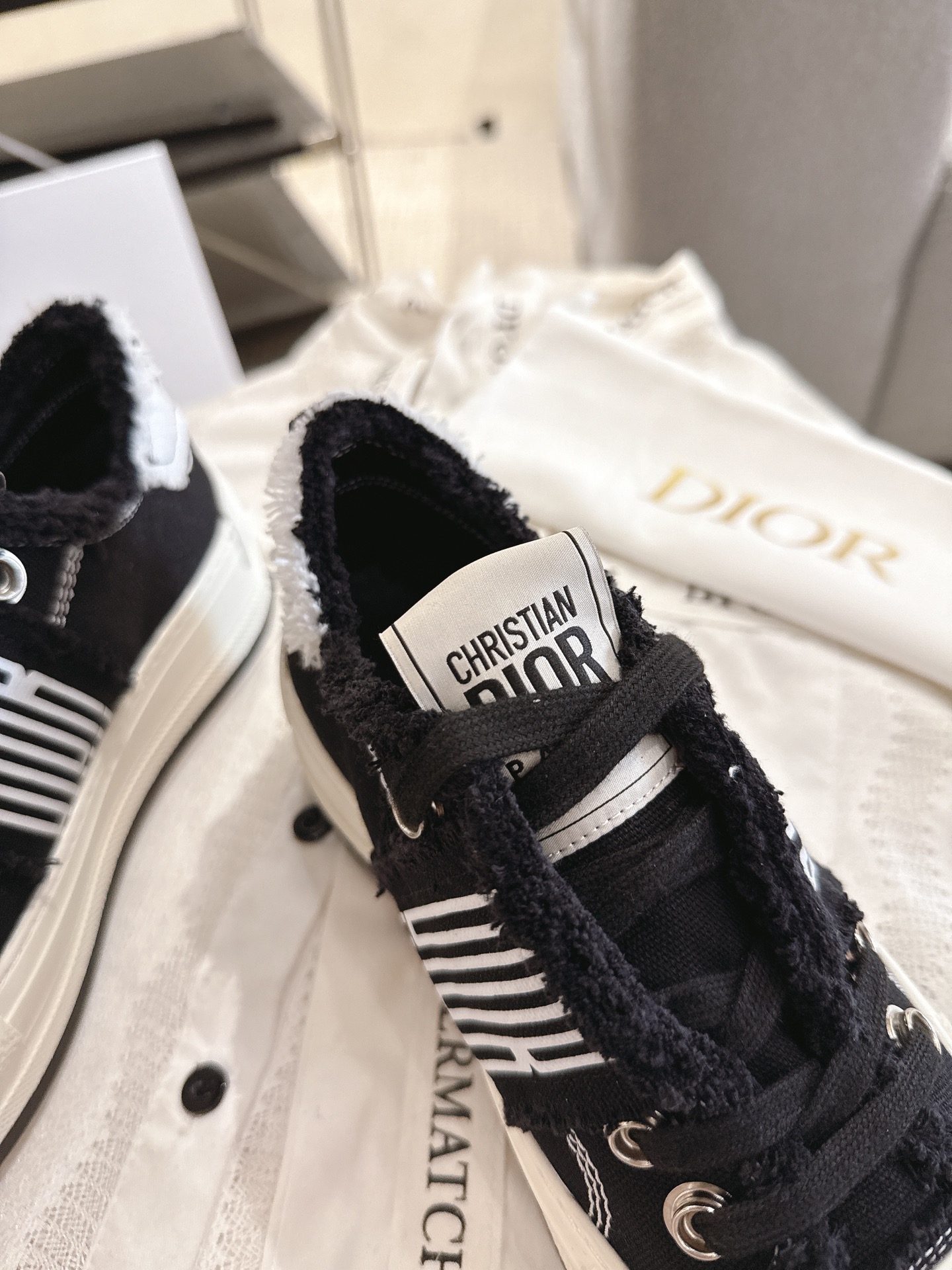 D tassel beggar thick-soled canvas sneakers