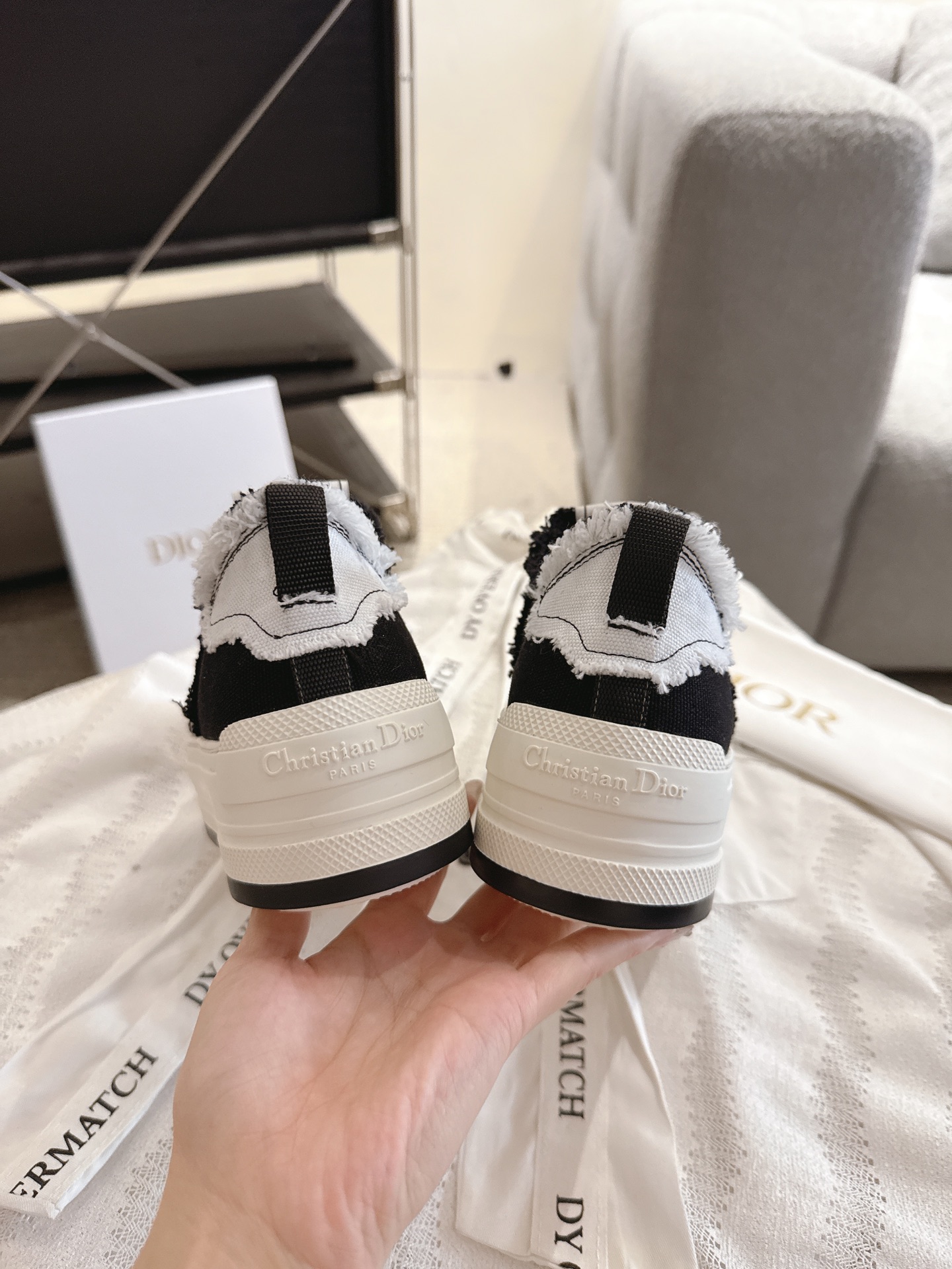 D tassel beggar thick-soled canvas sneakers