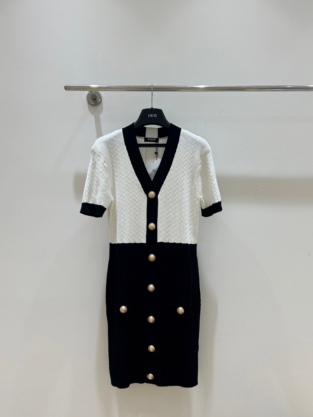 B Fashion High end Women's V-neck Metal Button Short sleeved Dress