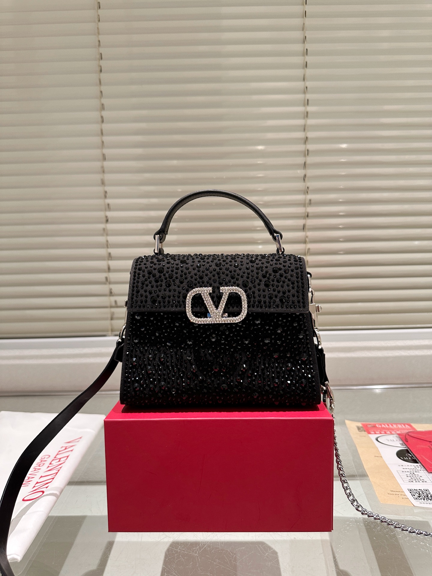 V design Loco chain bag