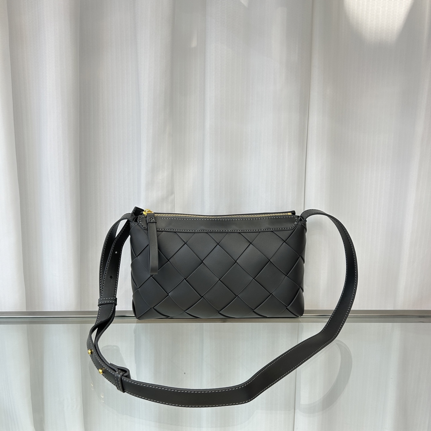B Design New Plain Diamond Check Woven Crossbody Bag