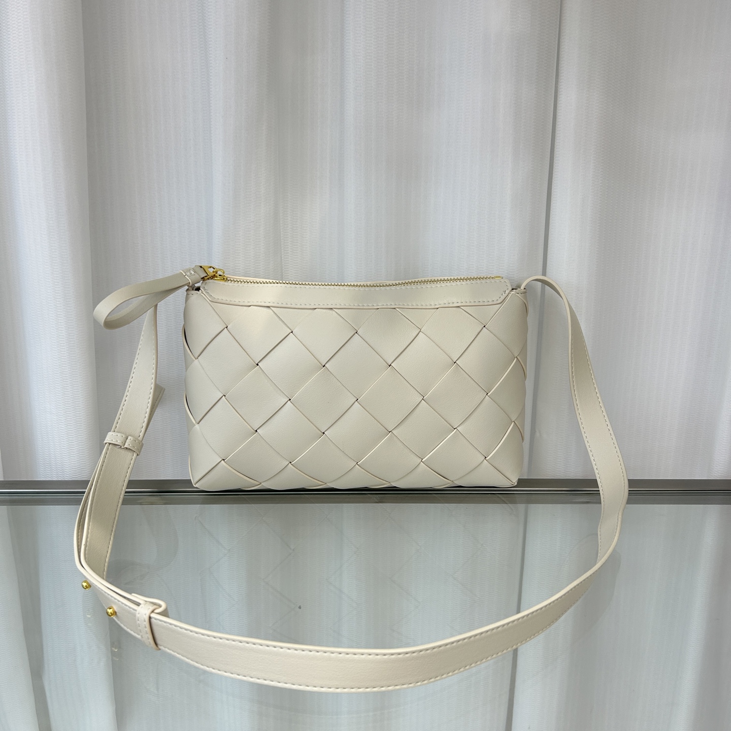 B Design New Plain Diamond Check Woven Crossbody Bag