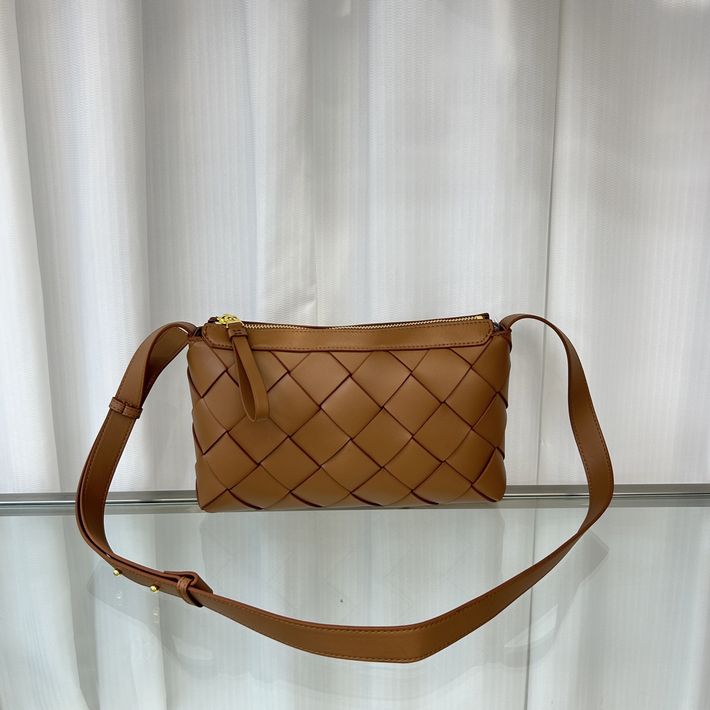 B Design New Plain Diamond Check Woven Crossbody Bag