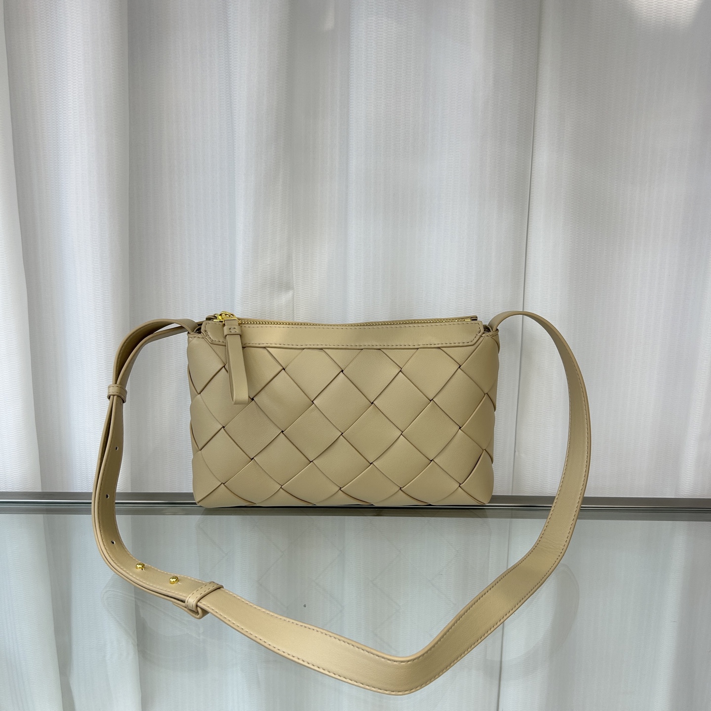 B Design New Plain Diamond Check Woven Crossbody Bag