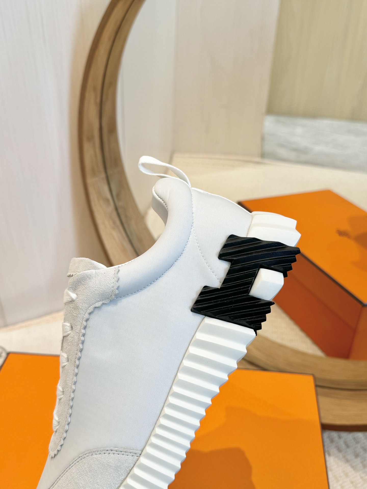 H design classic sneakers