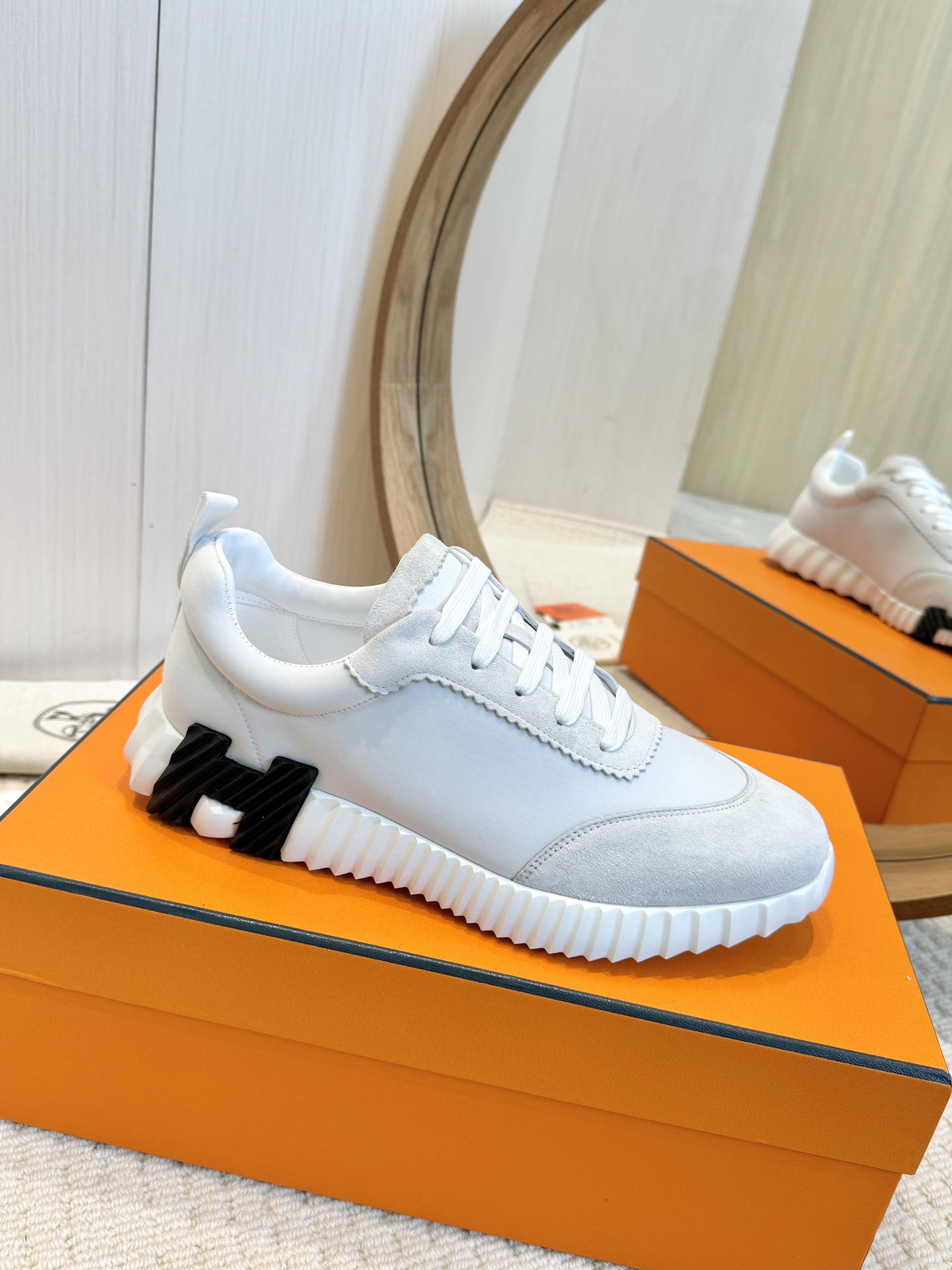 H design classic sneakers