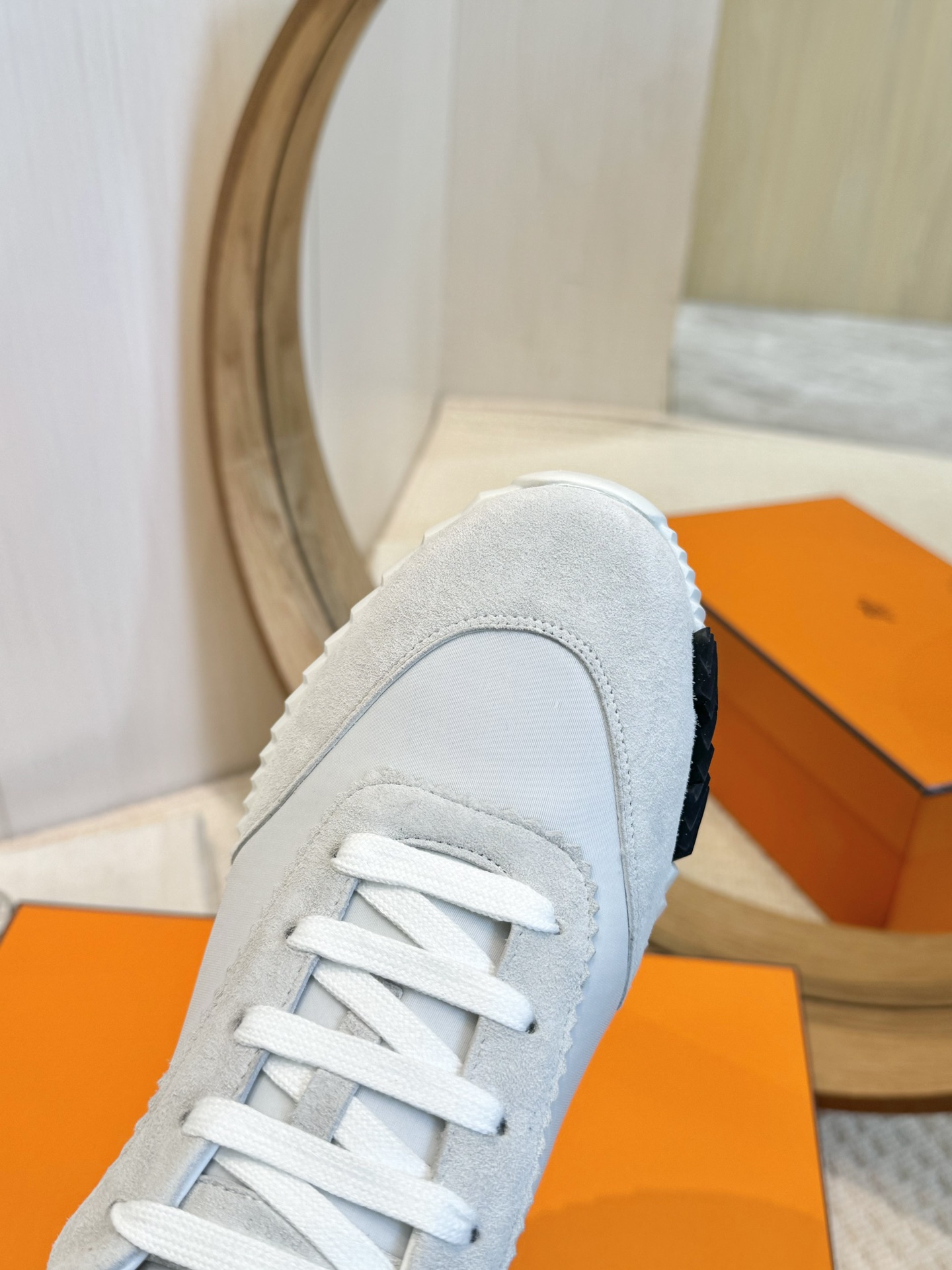 H design classic sneakers
