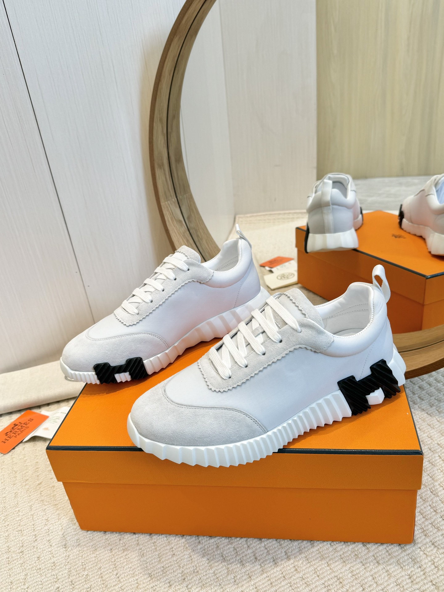 H design classic sneakers