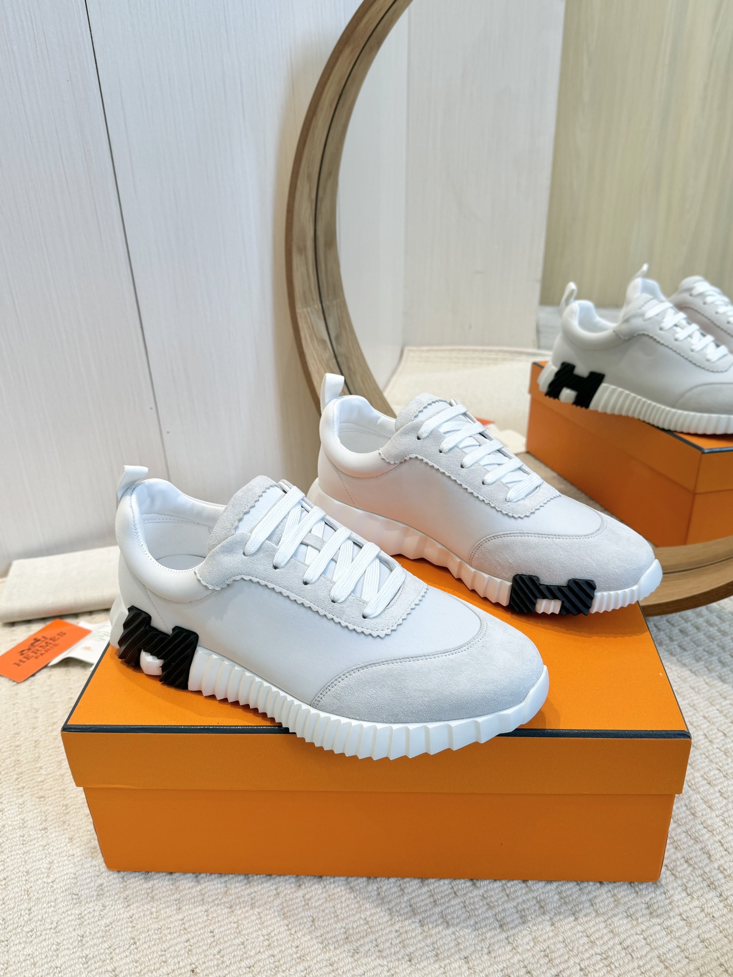 H design classic sneakers