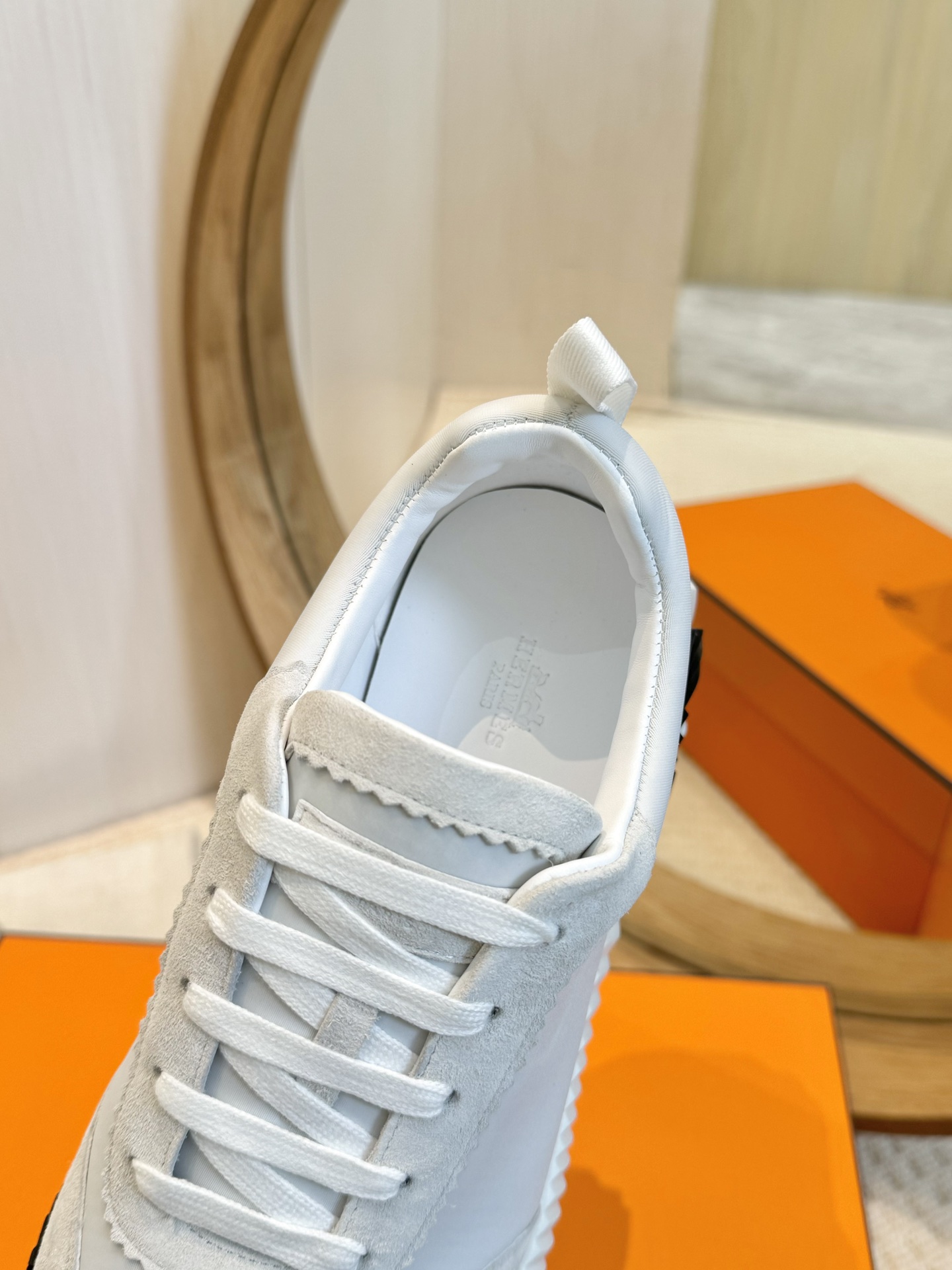 H design classic sneakers