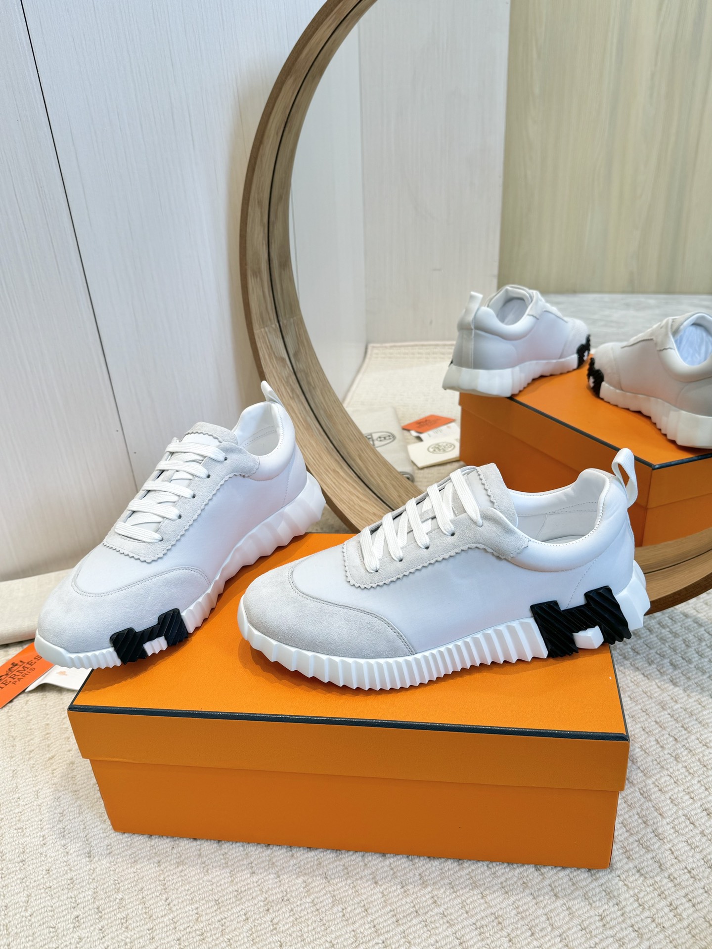 H design classic sneakers