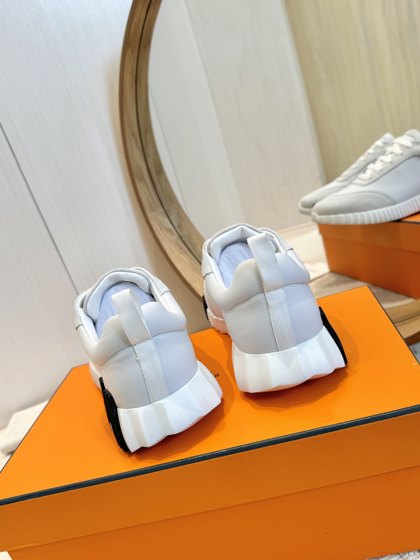 H design classic sneakers