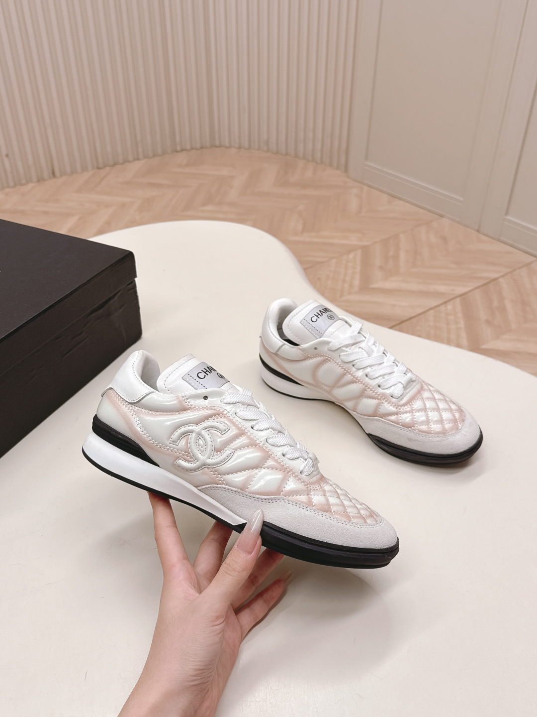 C Design's new Chanel-style suede round-toe diamond-patterned platform sneakers