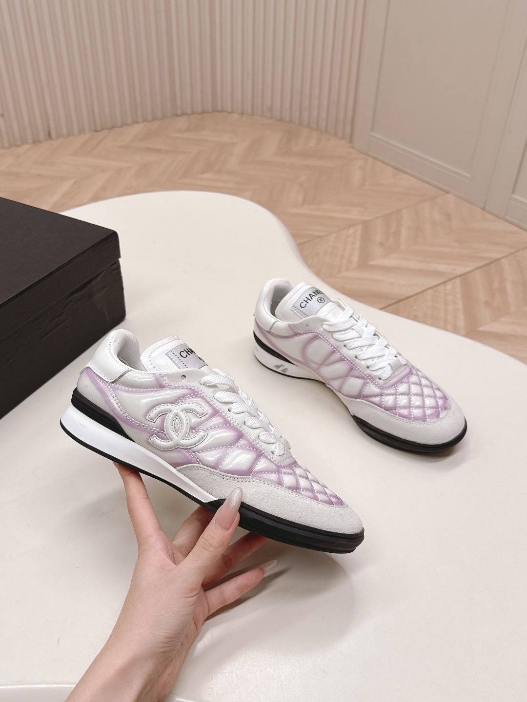 C Design's new Chanel-style suede round-toe diamond-patterned platform sneakers