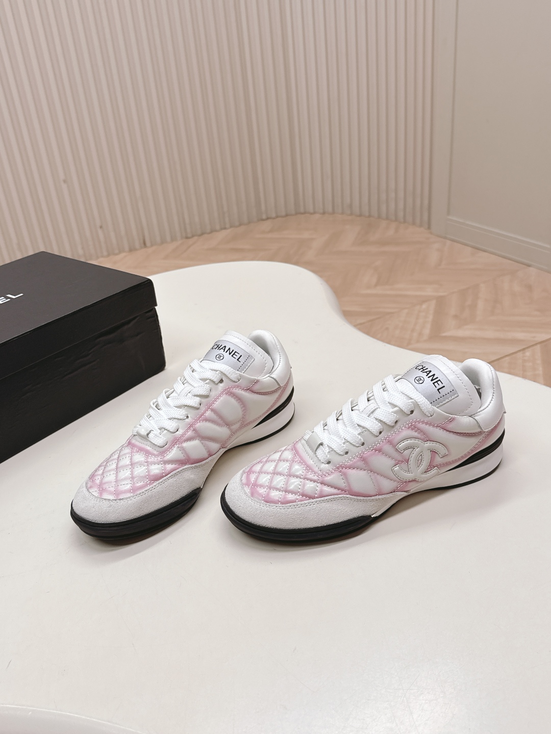 C Design's new Chanel-style suede round-toe diamond-patterned platform sneakers