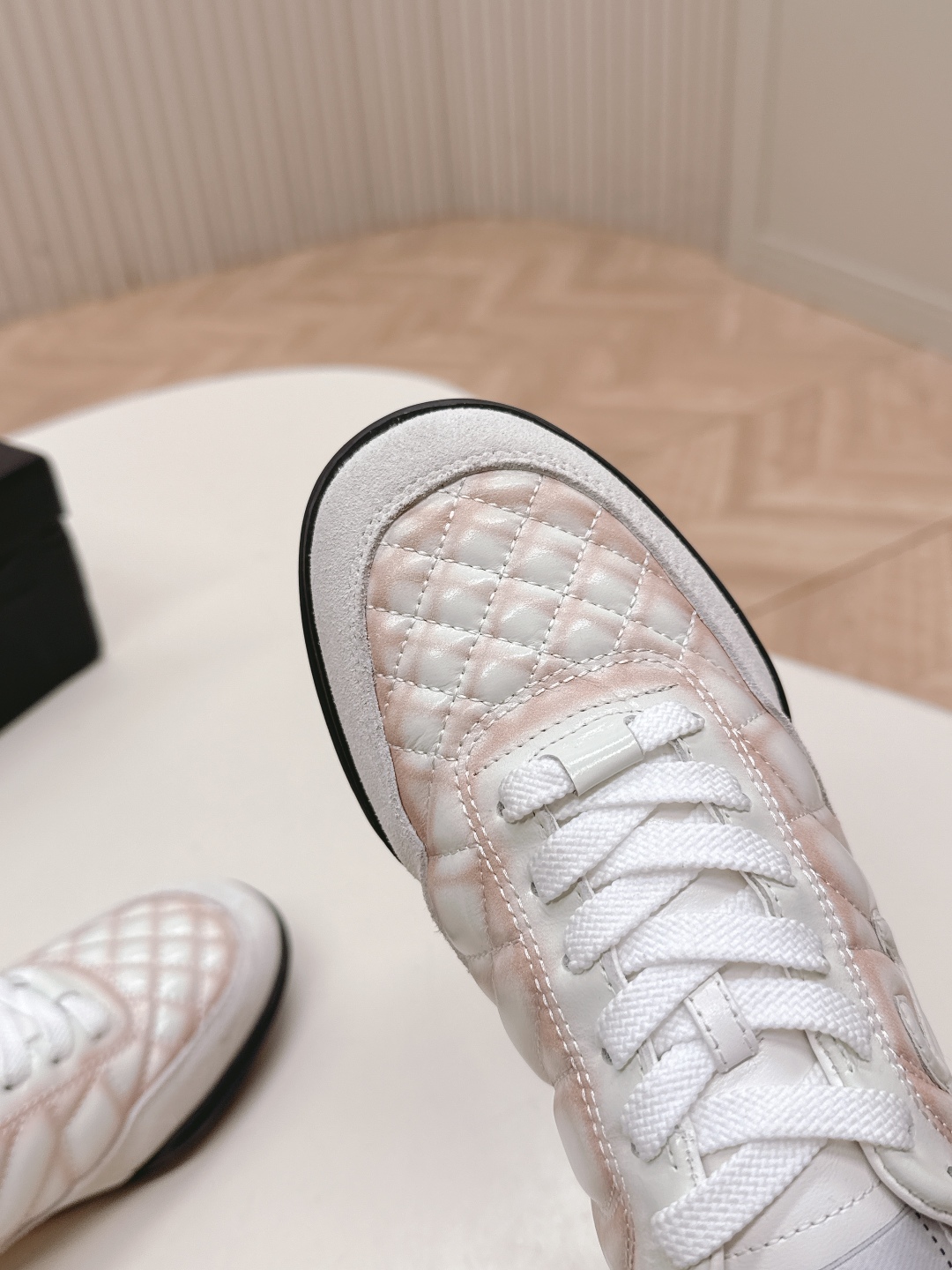 C Design's new Chanel-style suede round-toe diamond-patterned platform sneakers