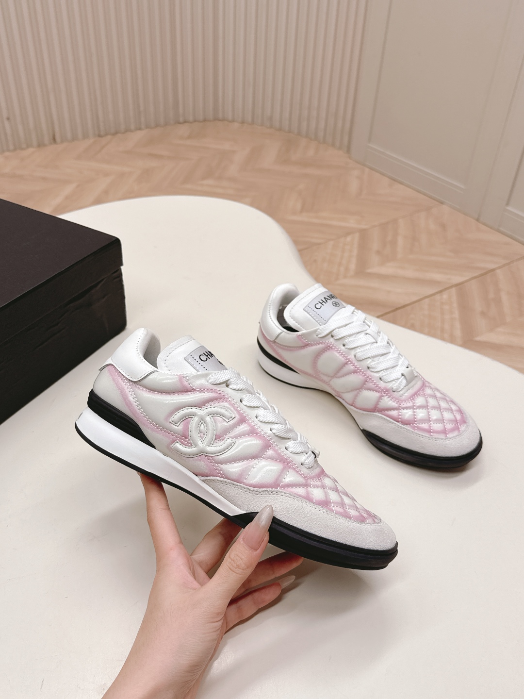C Design's new Chanel-style suede round-toe diamond-patterned platform sneakers