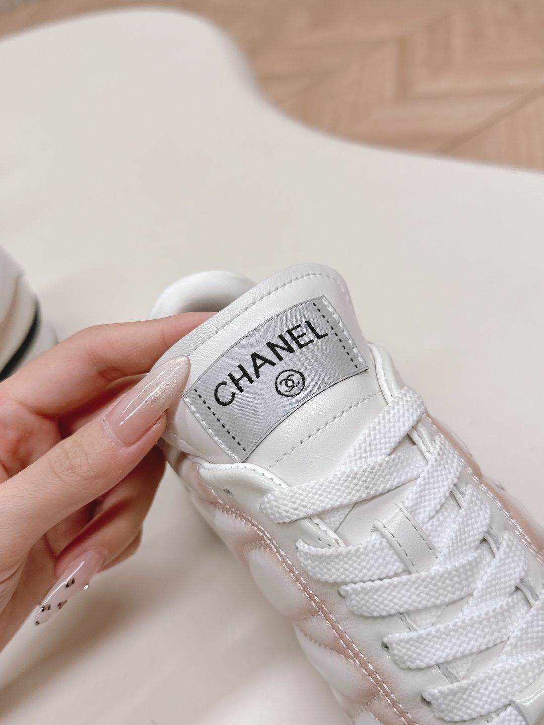C Design's new Chanel-style suede round-toe diamond-patterned platform sneakers
