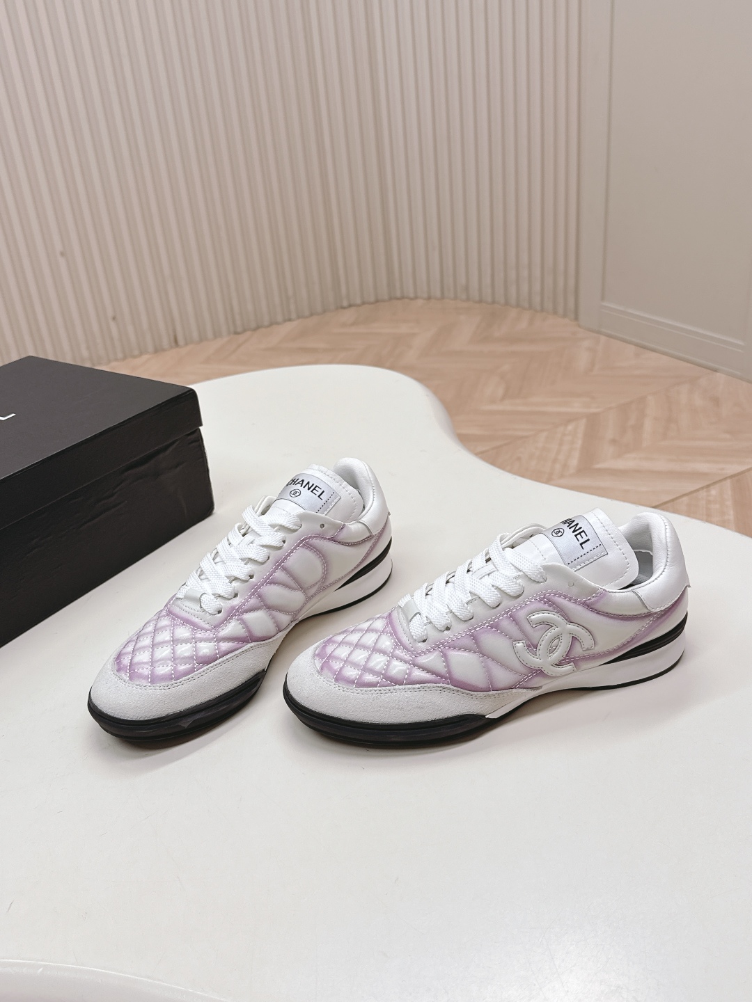 C Design's new Chanel-style suede round-toe diamond-patterned platform sneakers