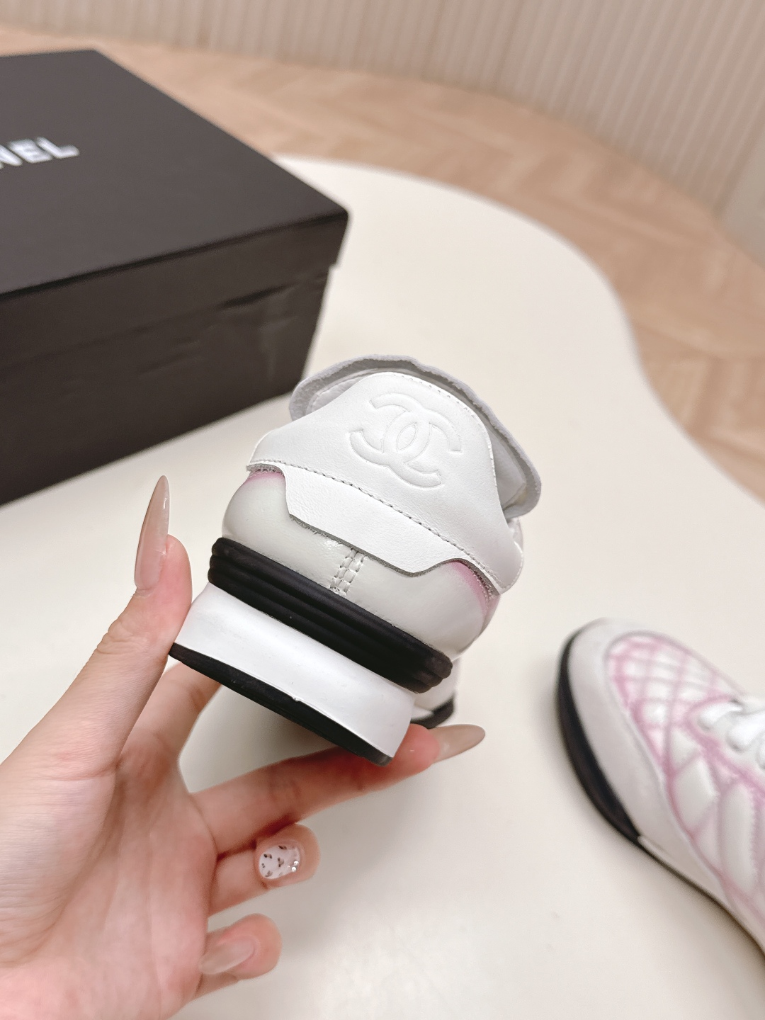 C Design's new Chanel-style suede round-toe diamond-patterned platform sneakers