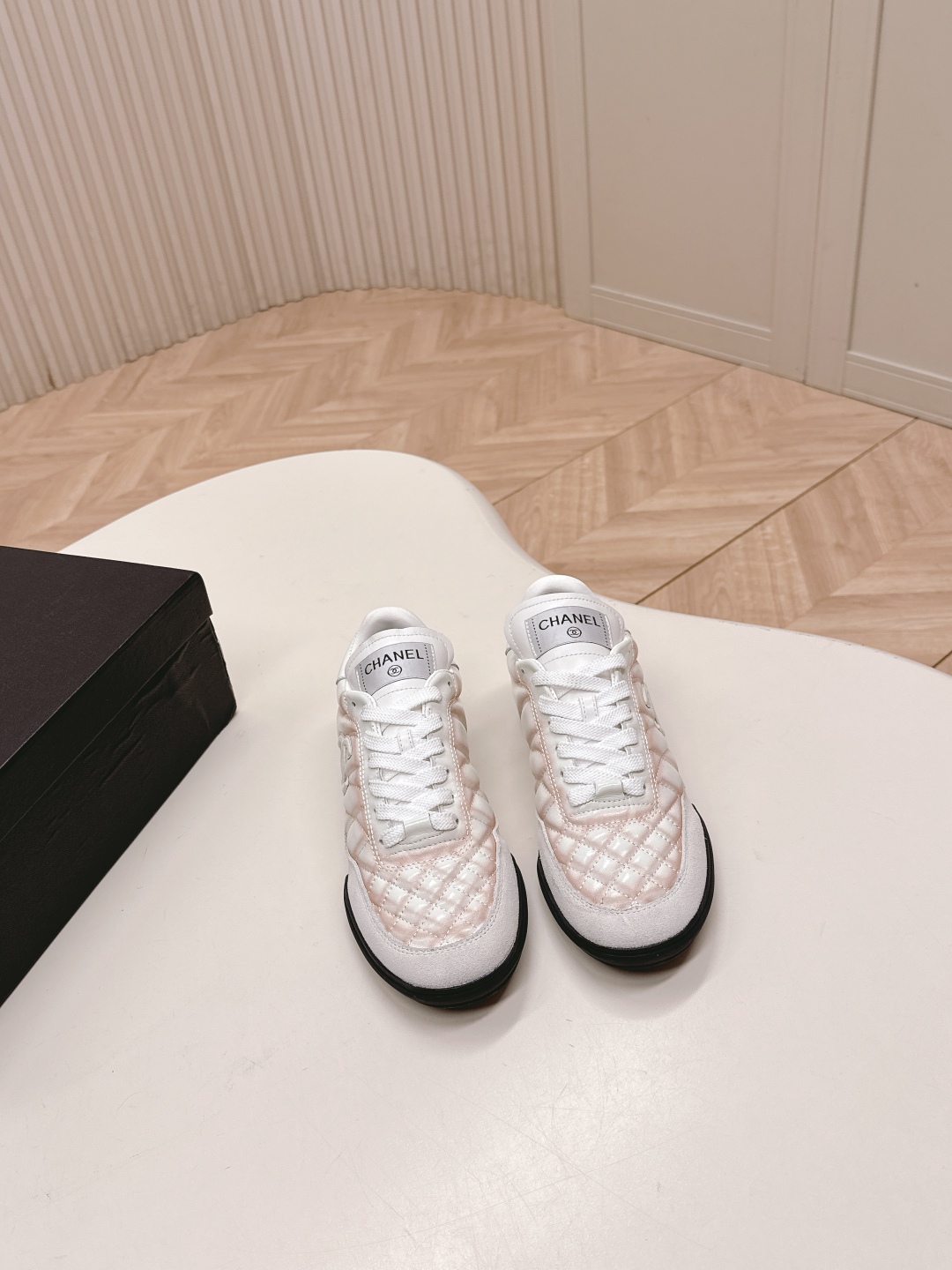 C Design's new Chanel-style suede round-toe diamond-patterned platform sneakers