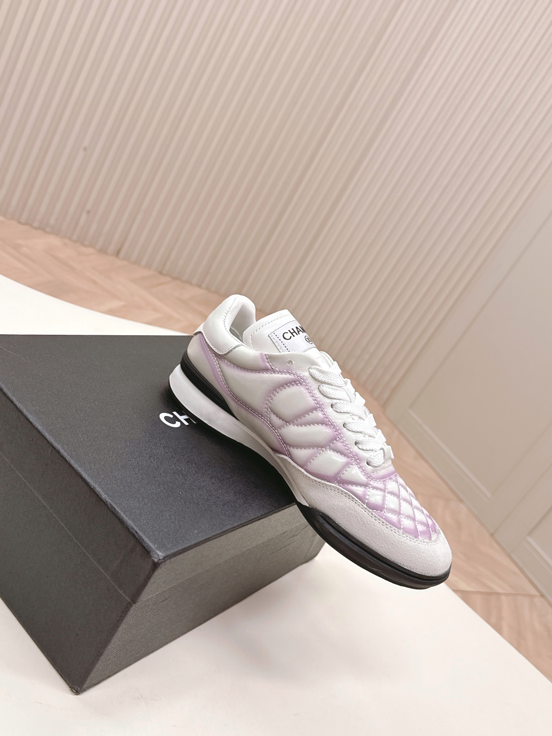 C Design's new Chanel-style suede round-toe diamond-patterned platform sneakers