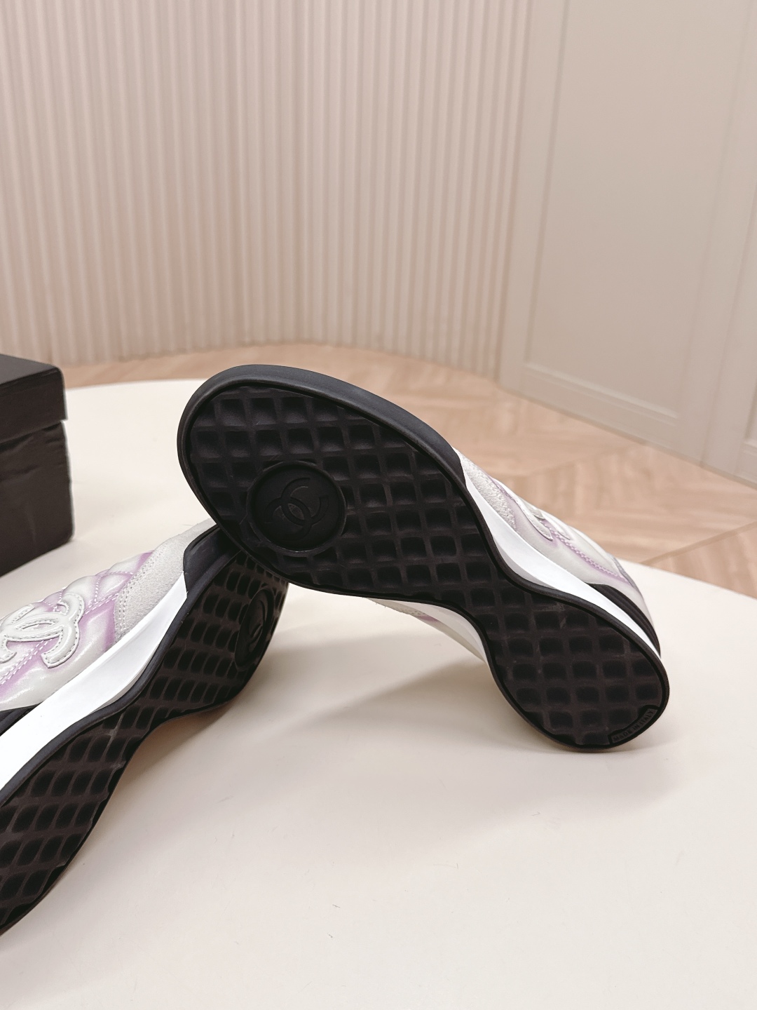 C Design's new Chanel-style suede round-toe diamond-patterned platform sneakers