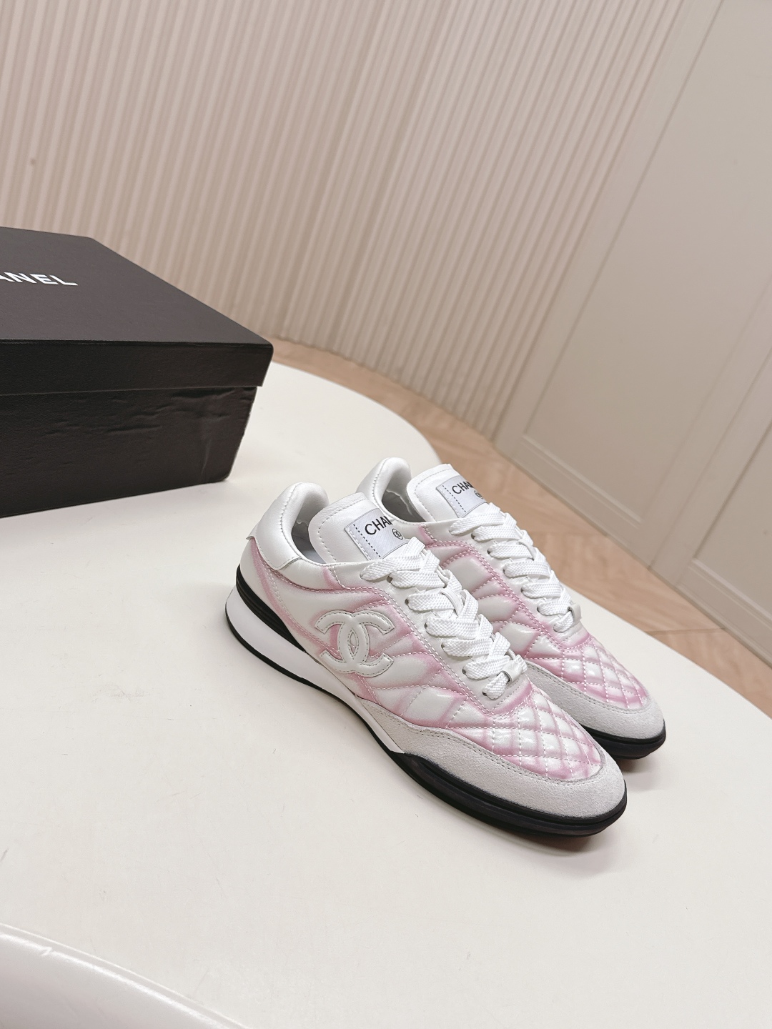 C Design's new Chanel-style suede round-toe diamond-patterned platform sneakers