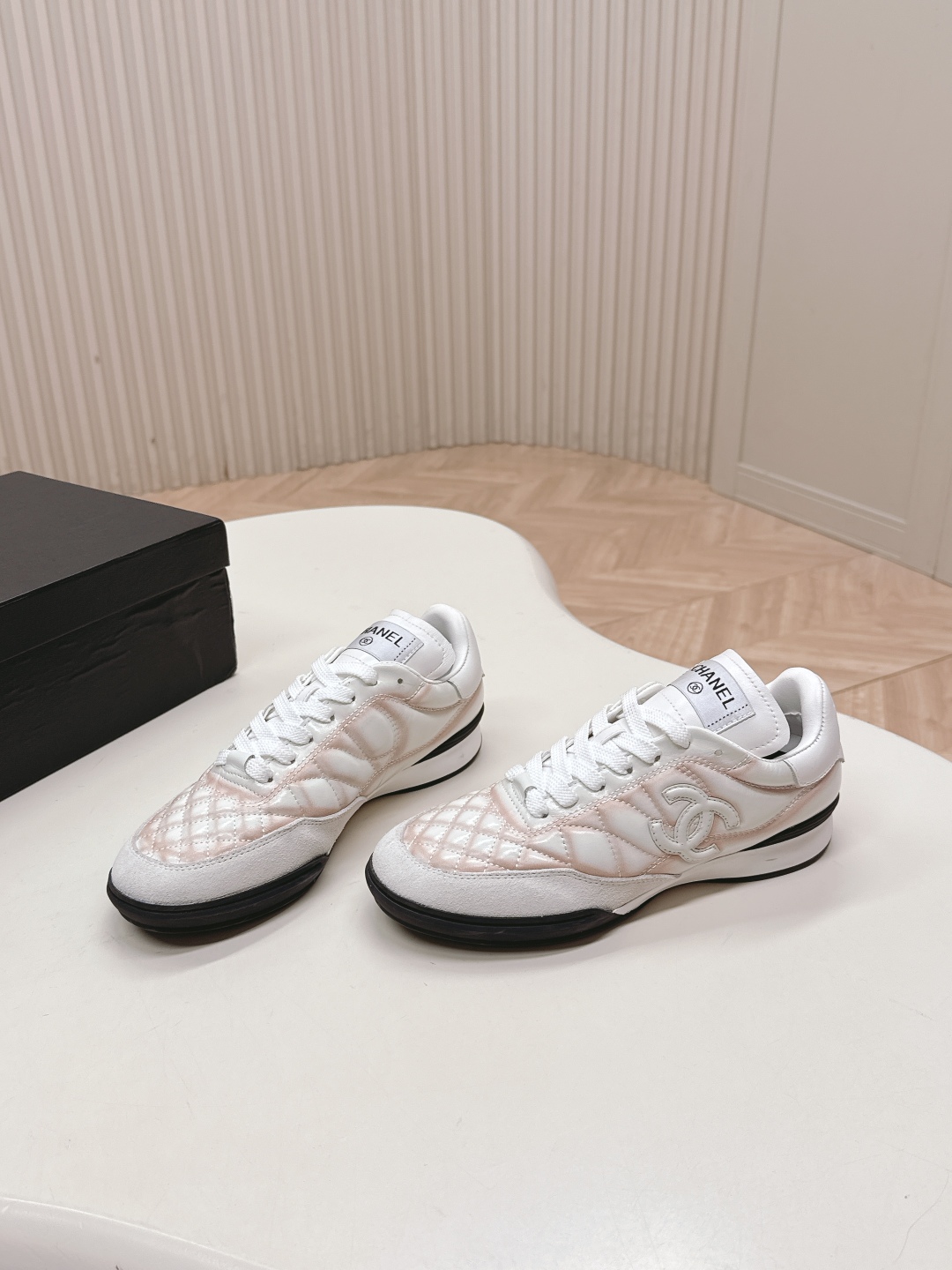 C Design's new Chanel-style suede round-toe diamond-patterned platform sneakers