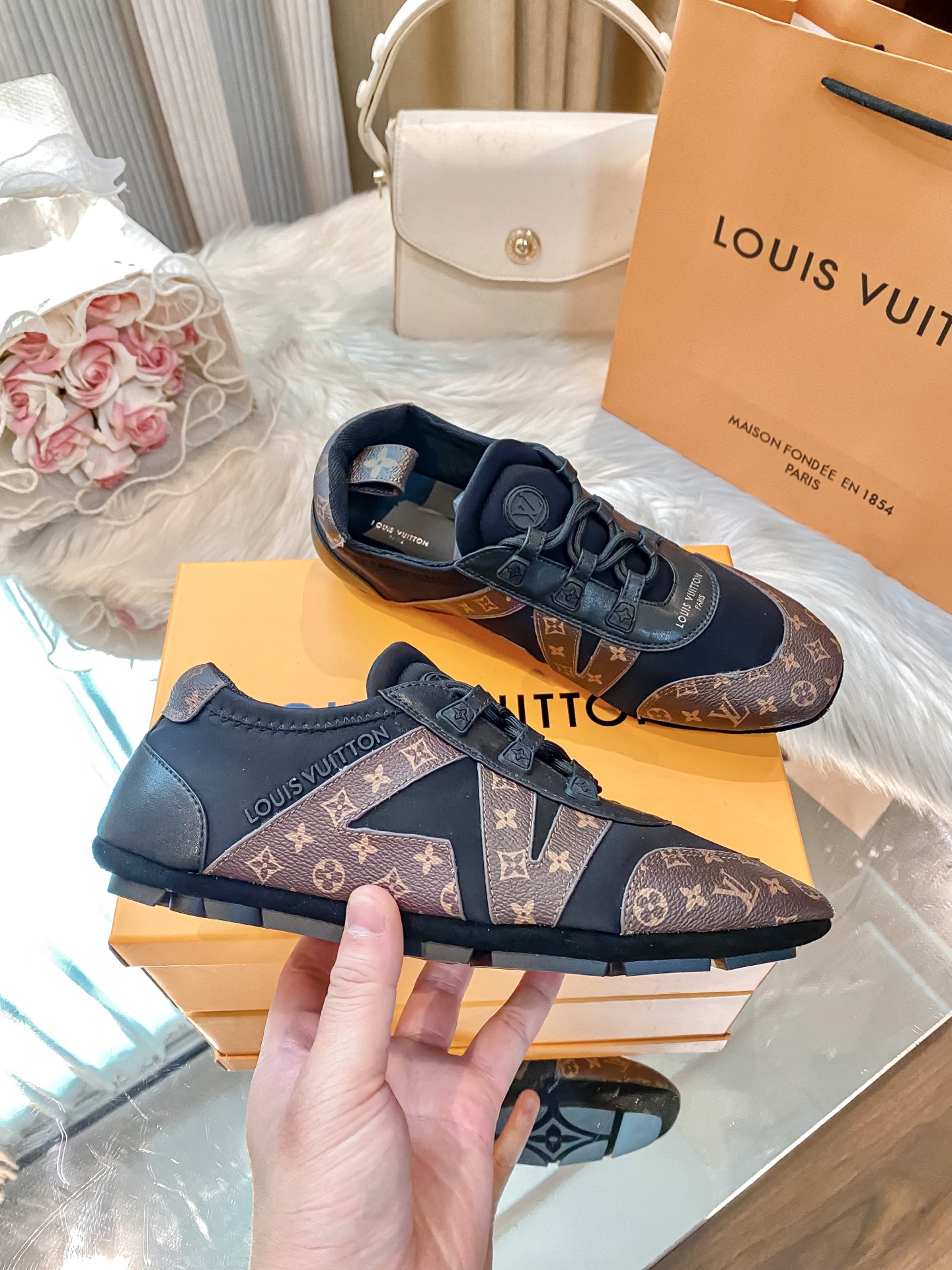 L design casual sneakers