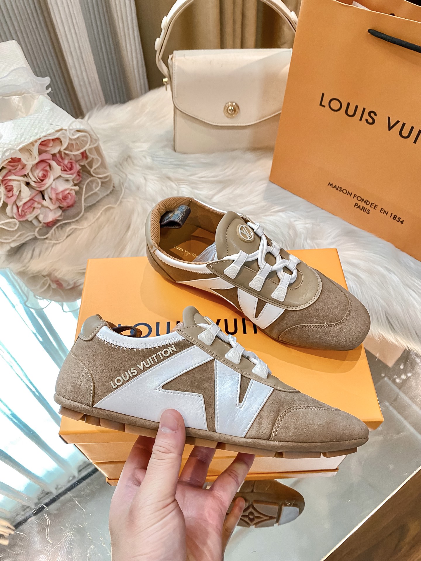 L design casual sneakers