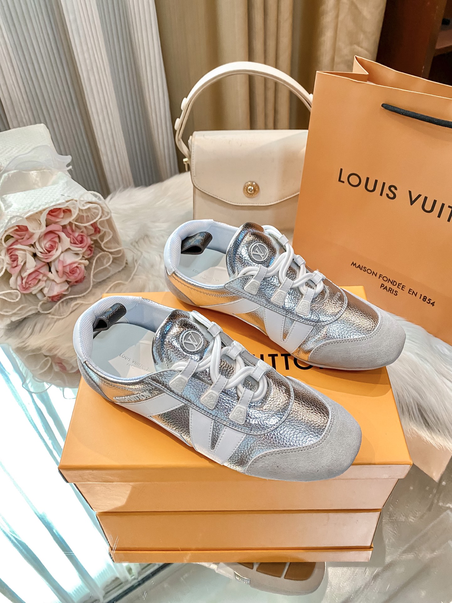 L design casual sneakers