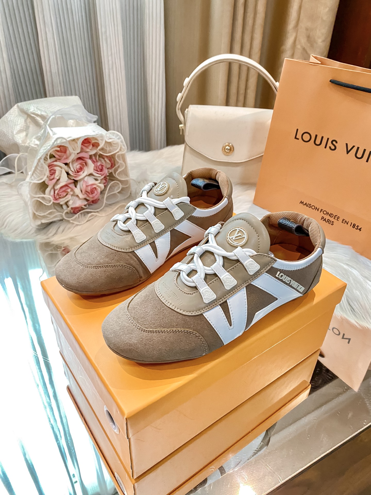 L design casual sneakers