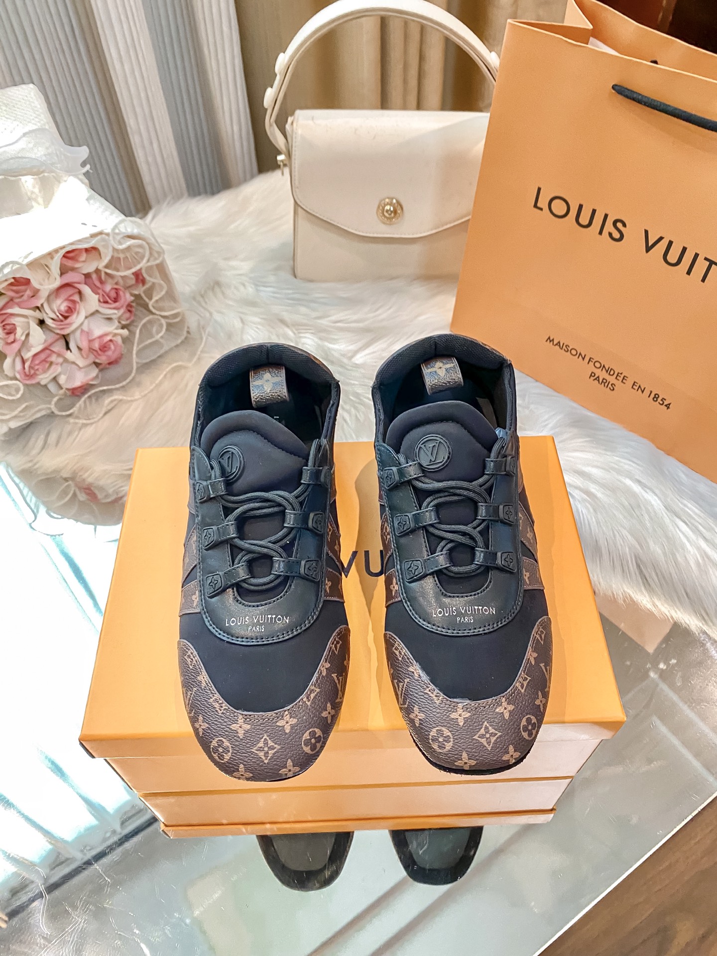 L design casual sneakers