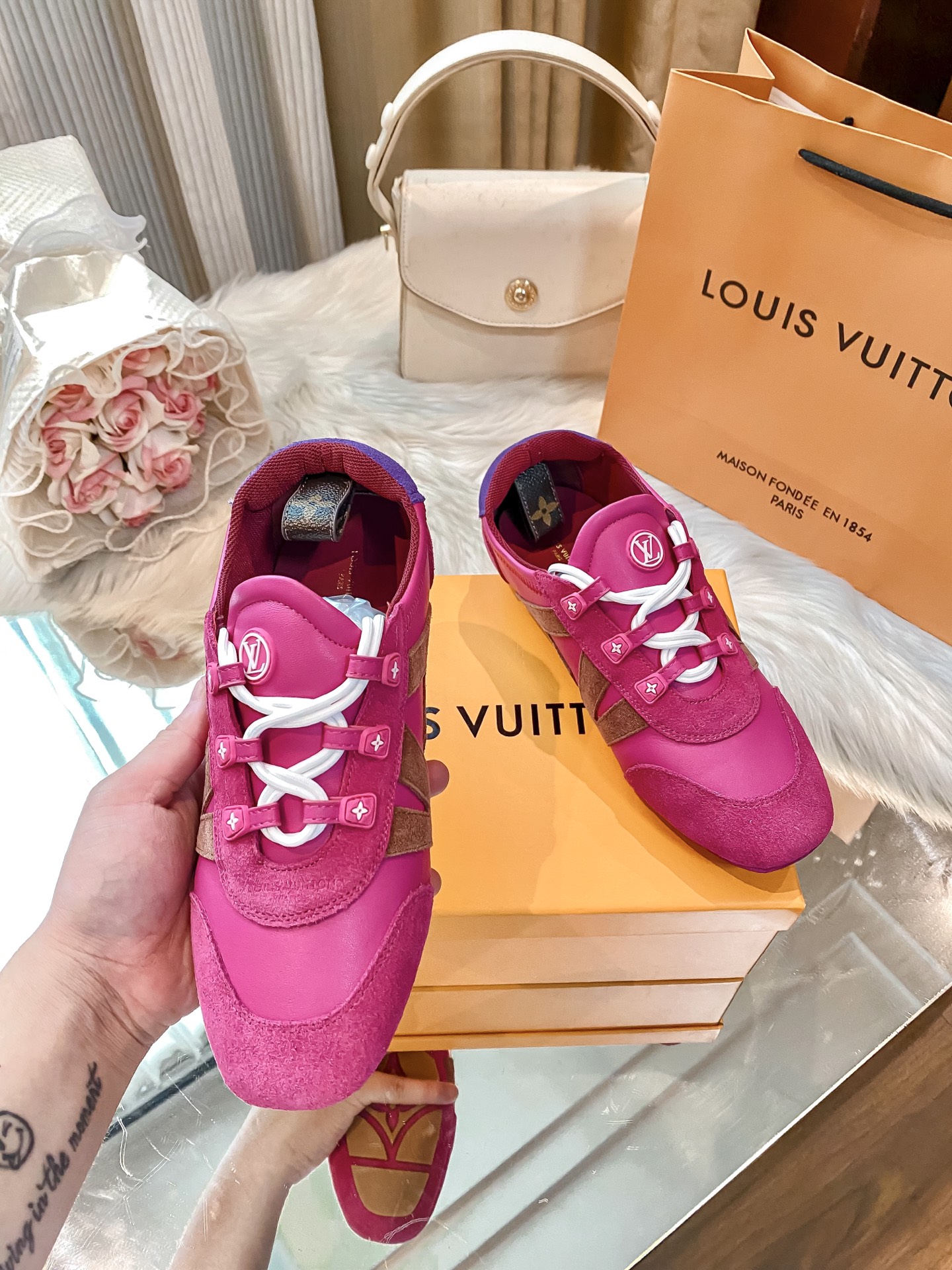 L design casual sneakers