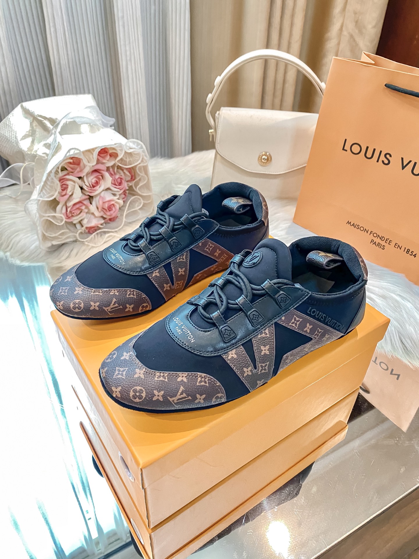 L design casual sneakers