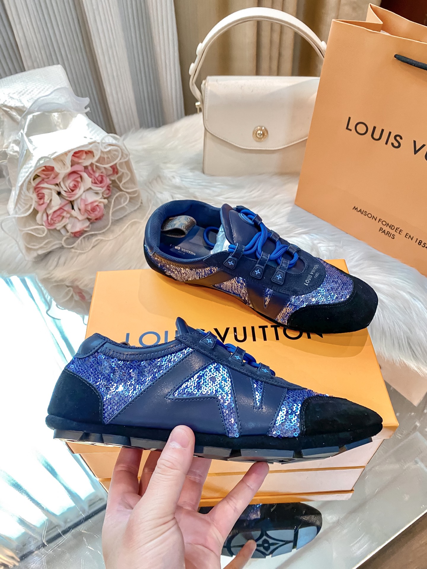 L design casual sneakers