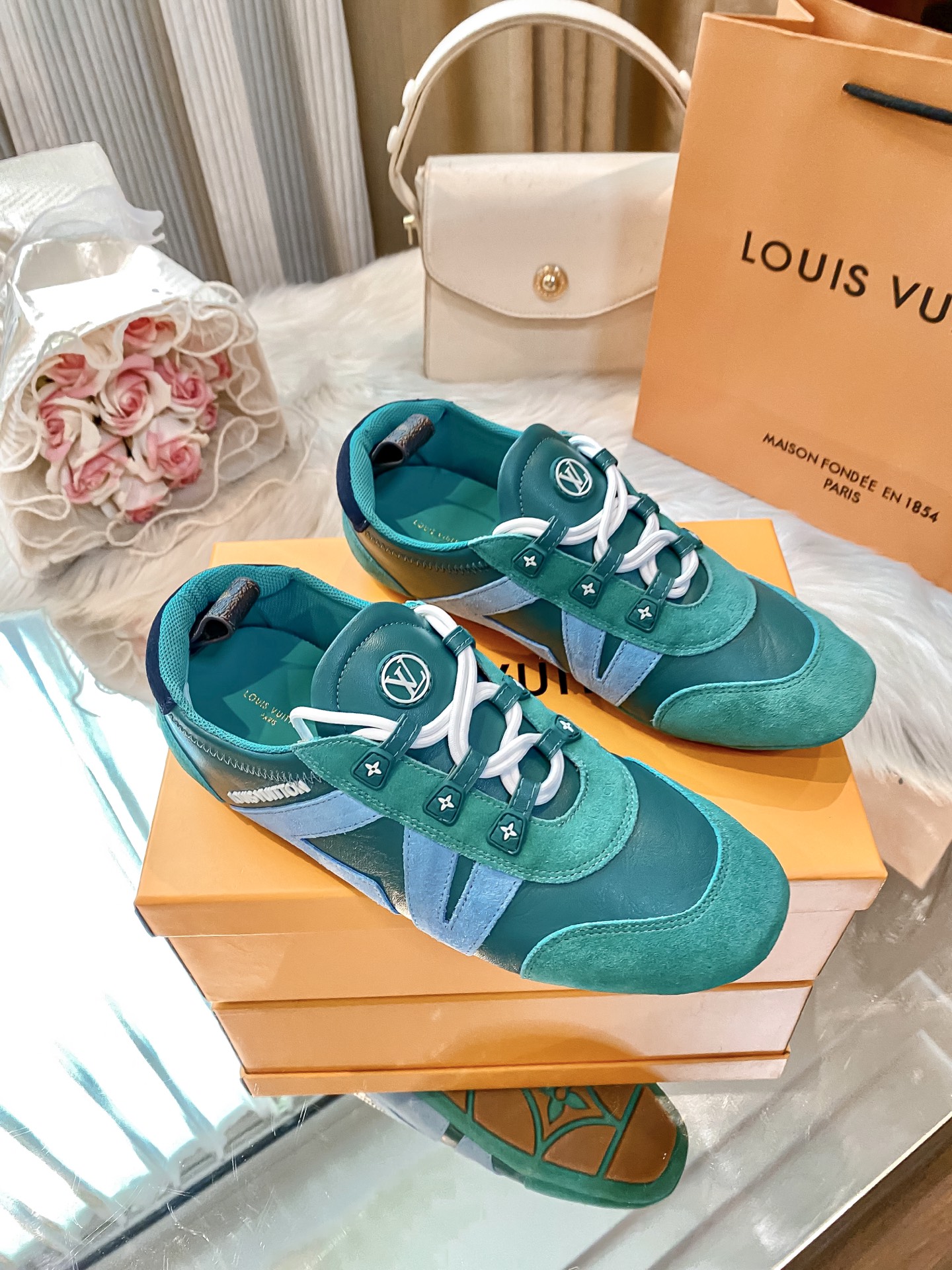 L design casual sneakers