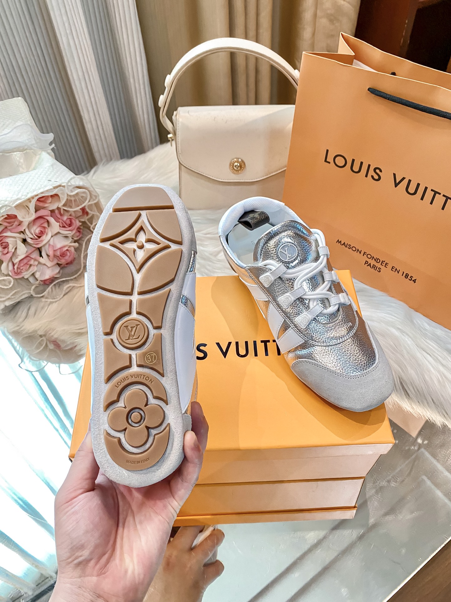 L design casual sneakers