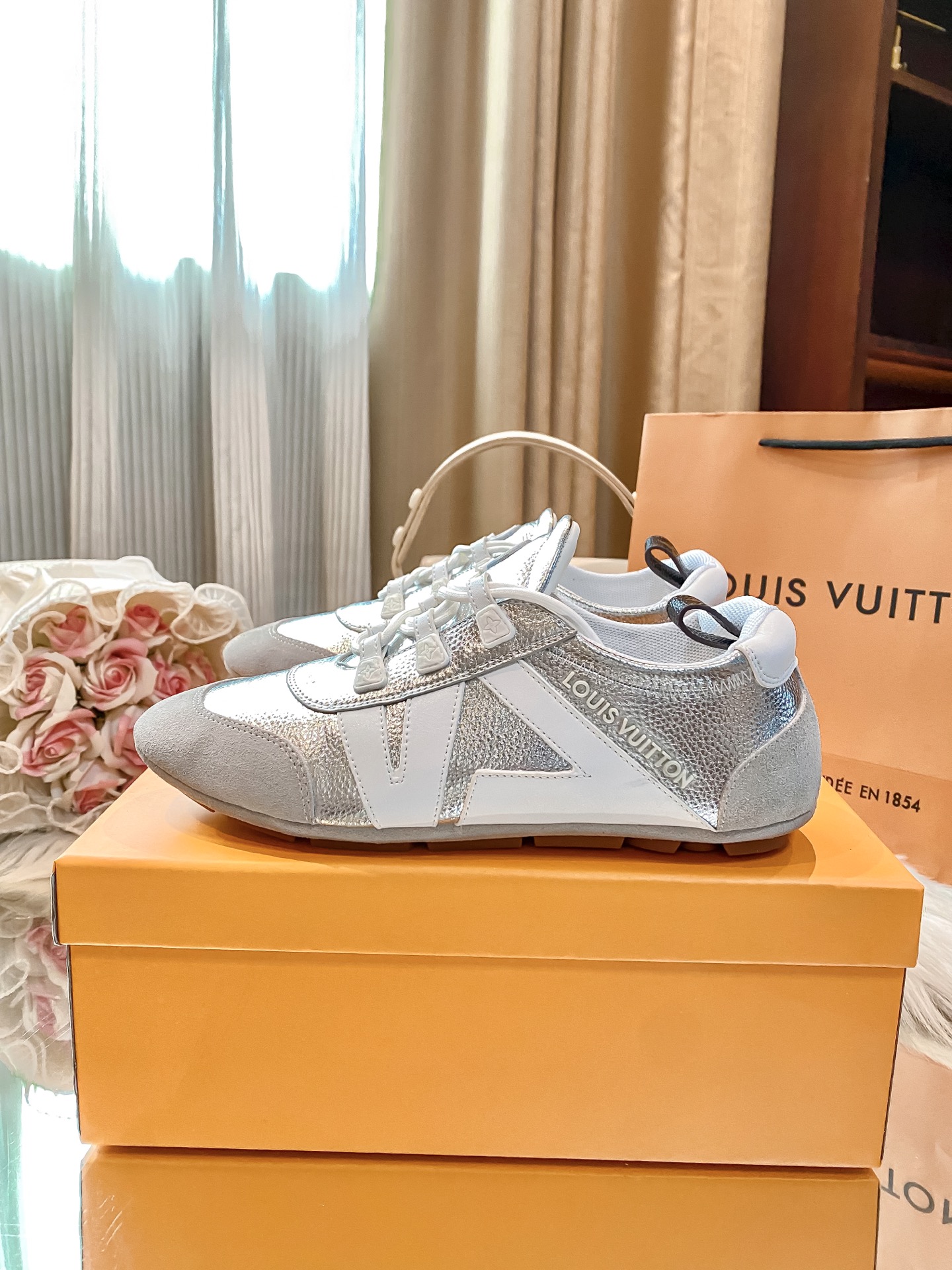 L design casual sneakers