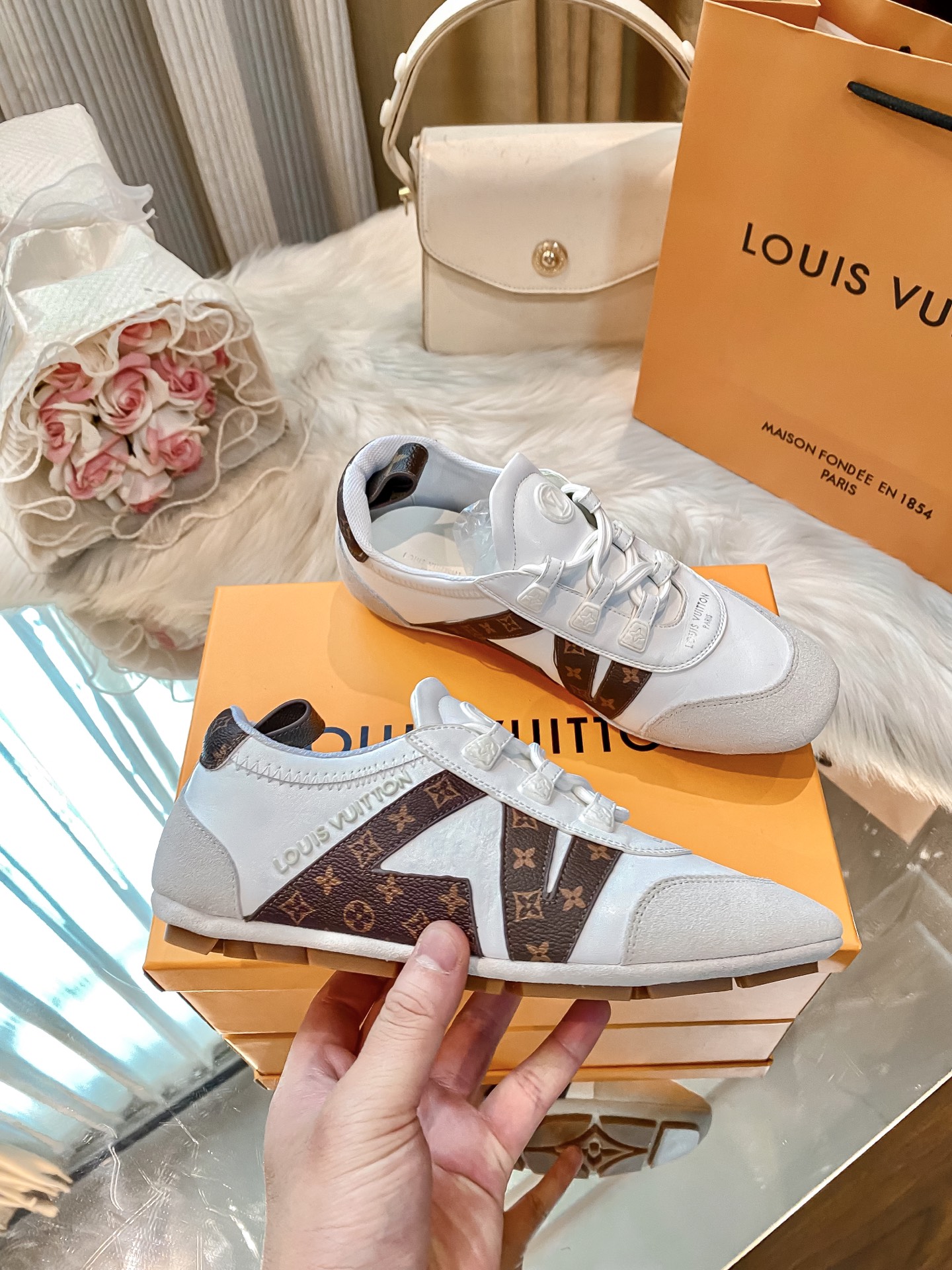 L design casual sneakers