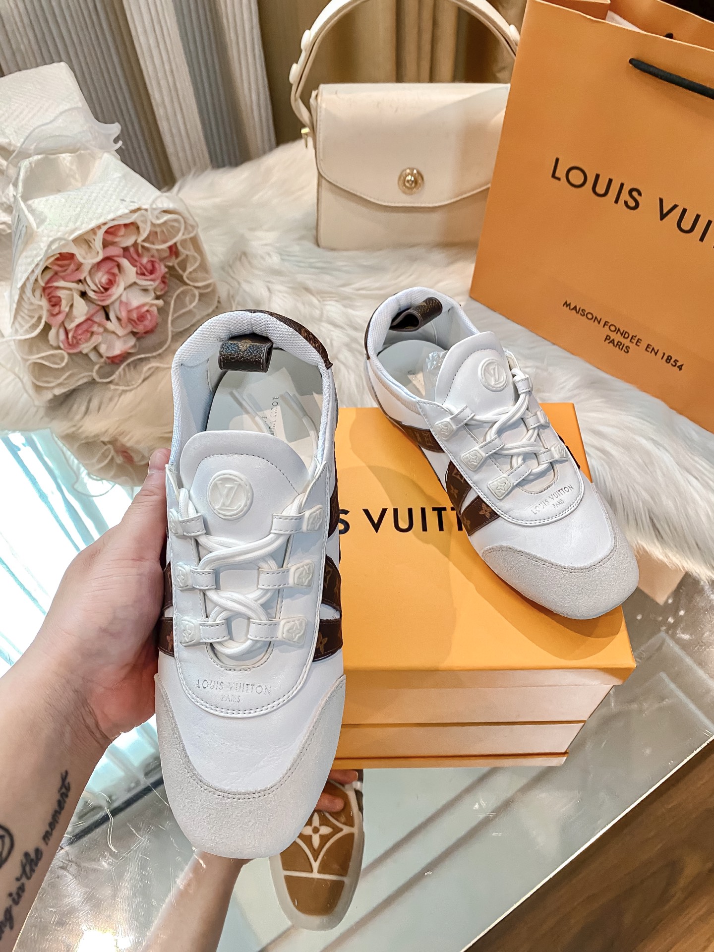L design casual sneakers