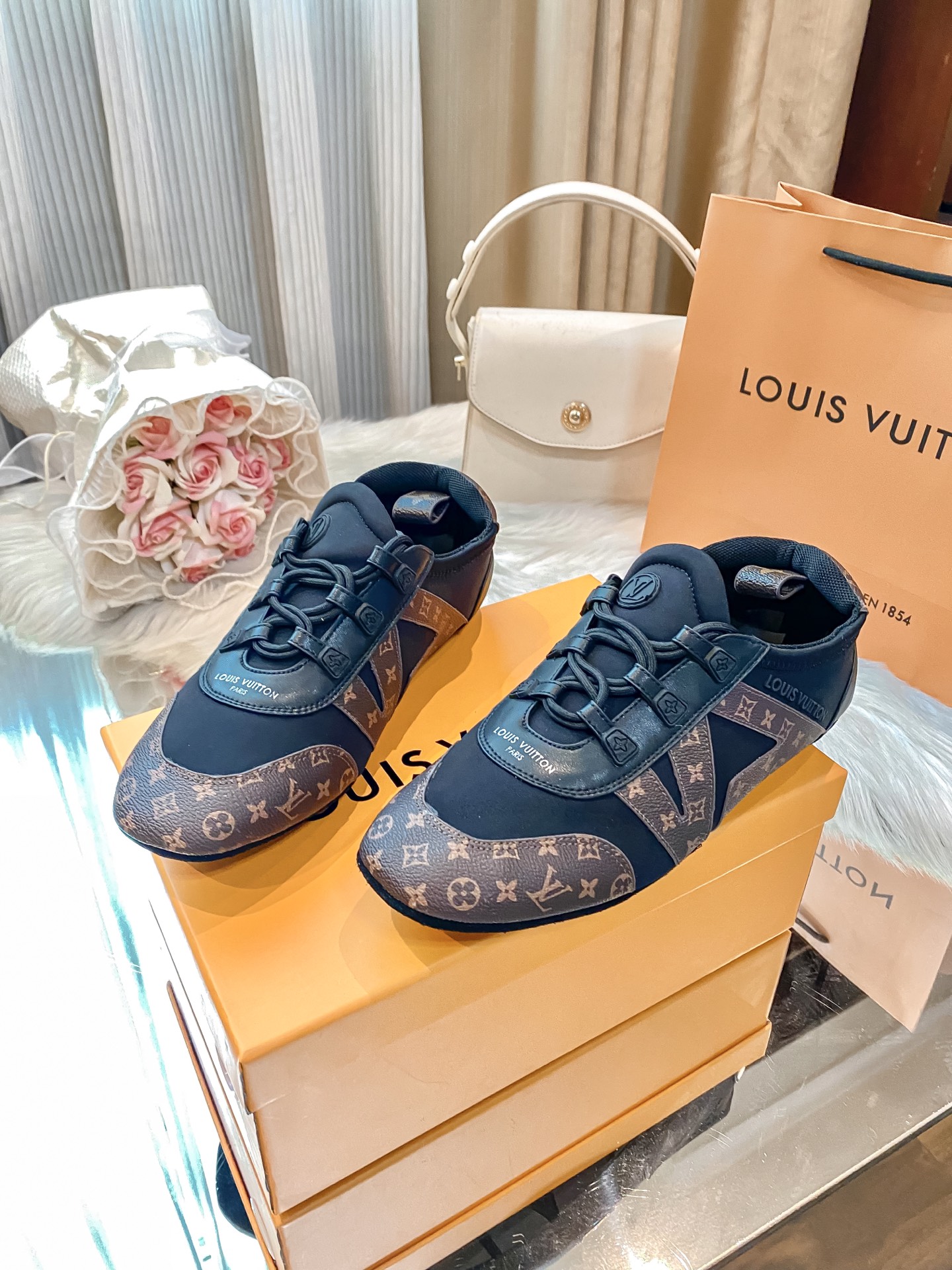 L design casual sneakers