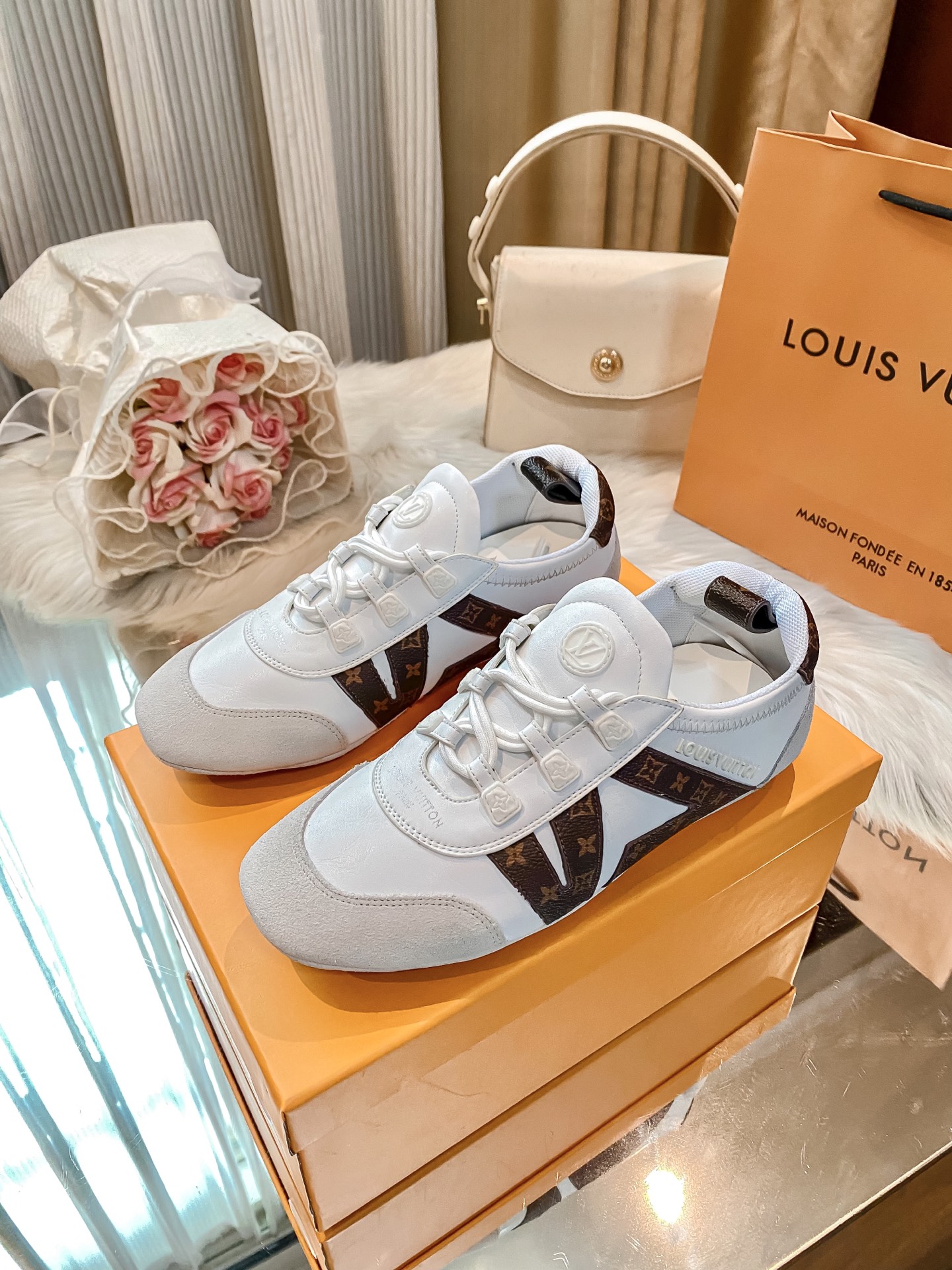 L design casual sneakers