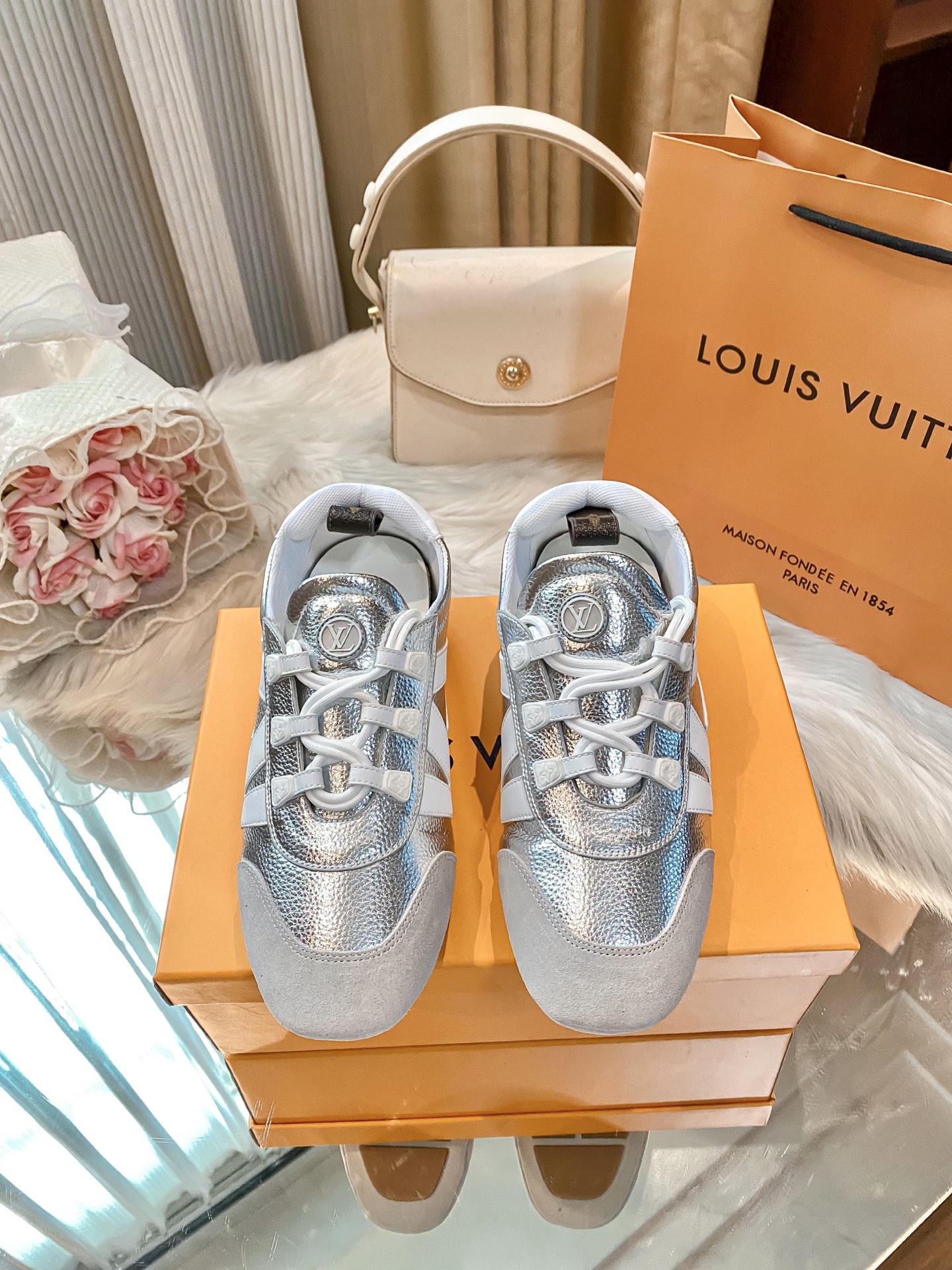 L design casual sneakers