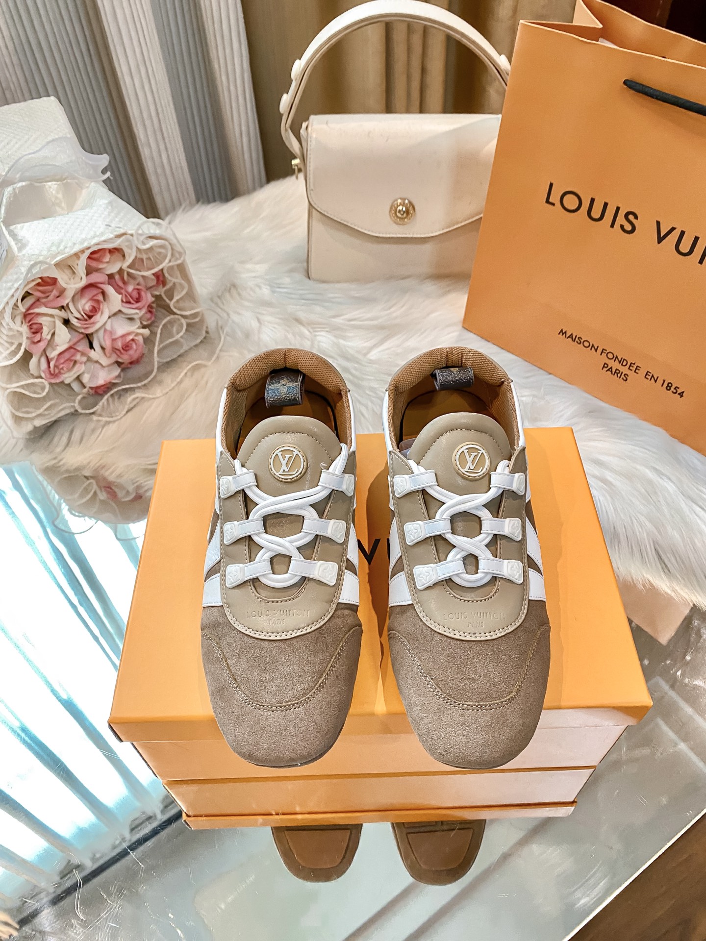 L design casual sneakers