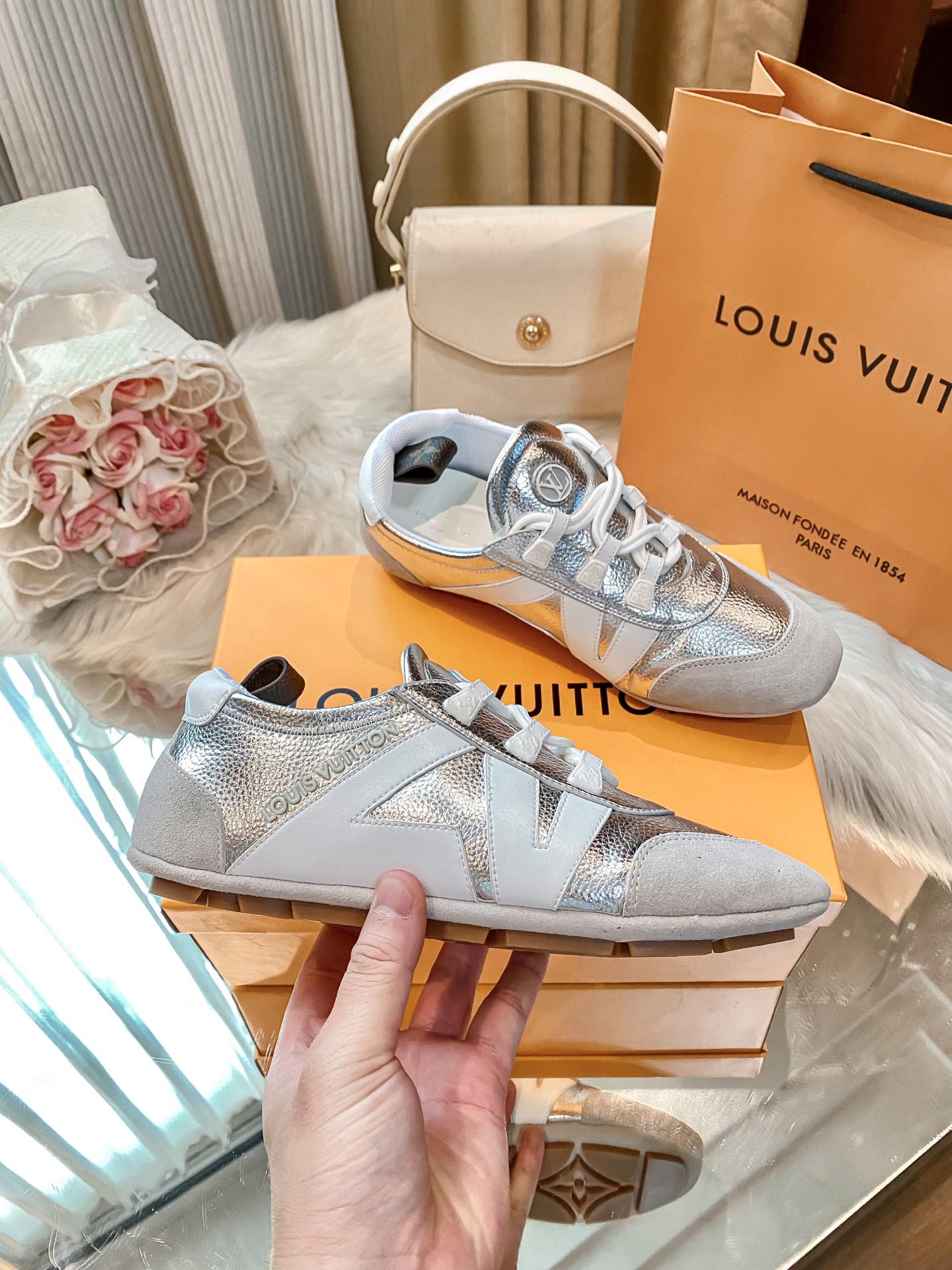 L design casual sneakers