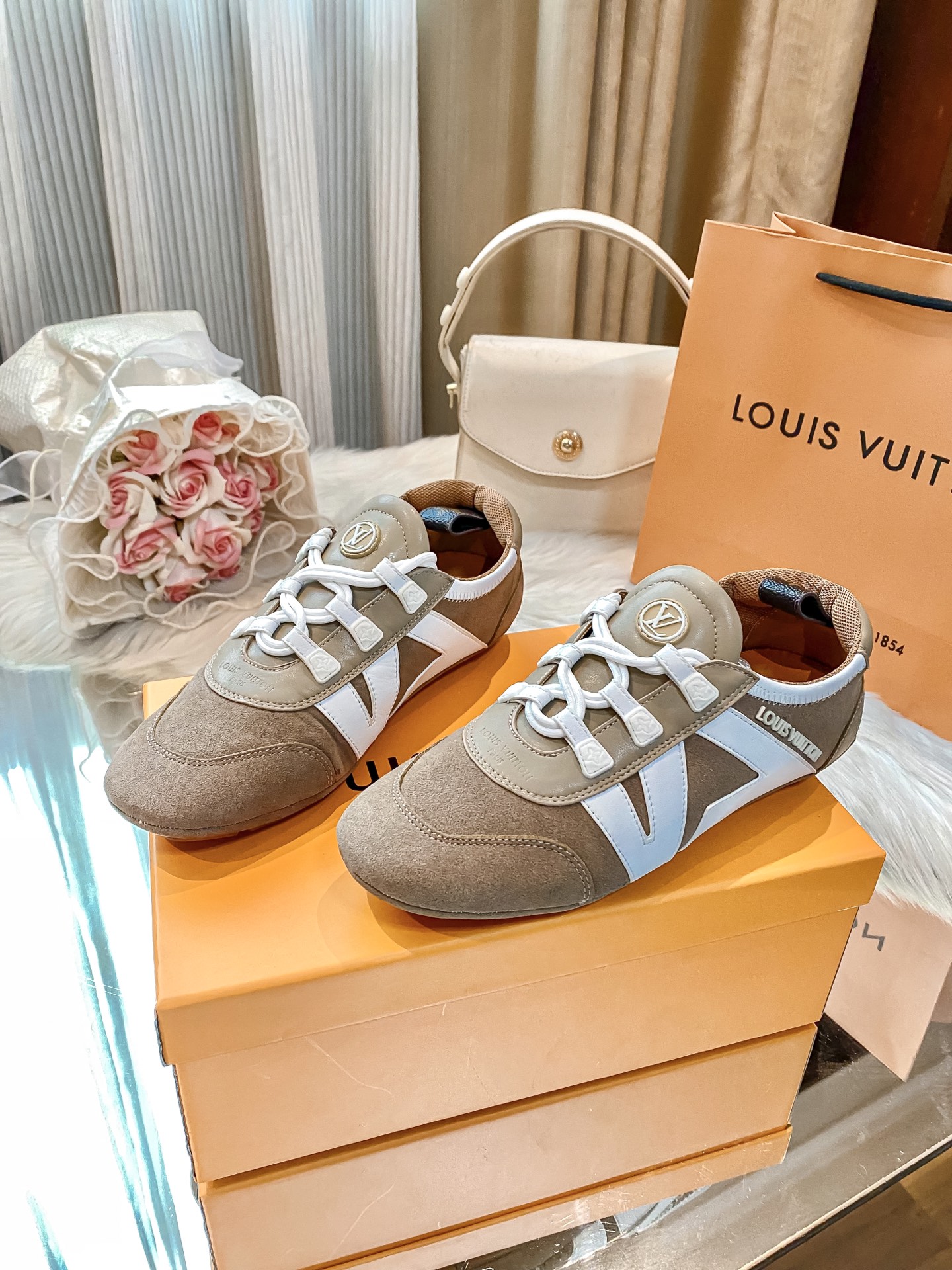 L design casual sneakers