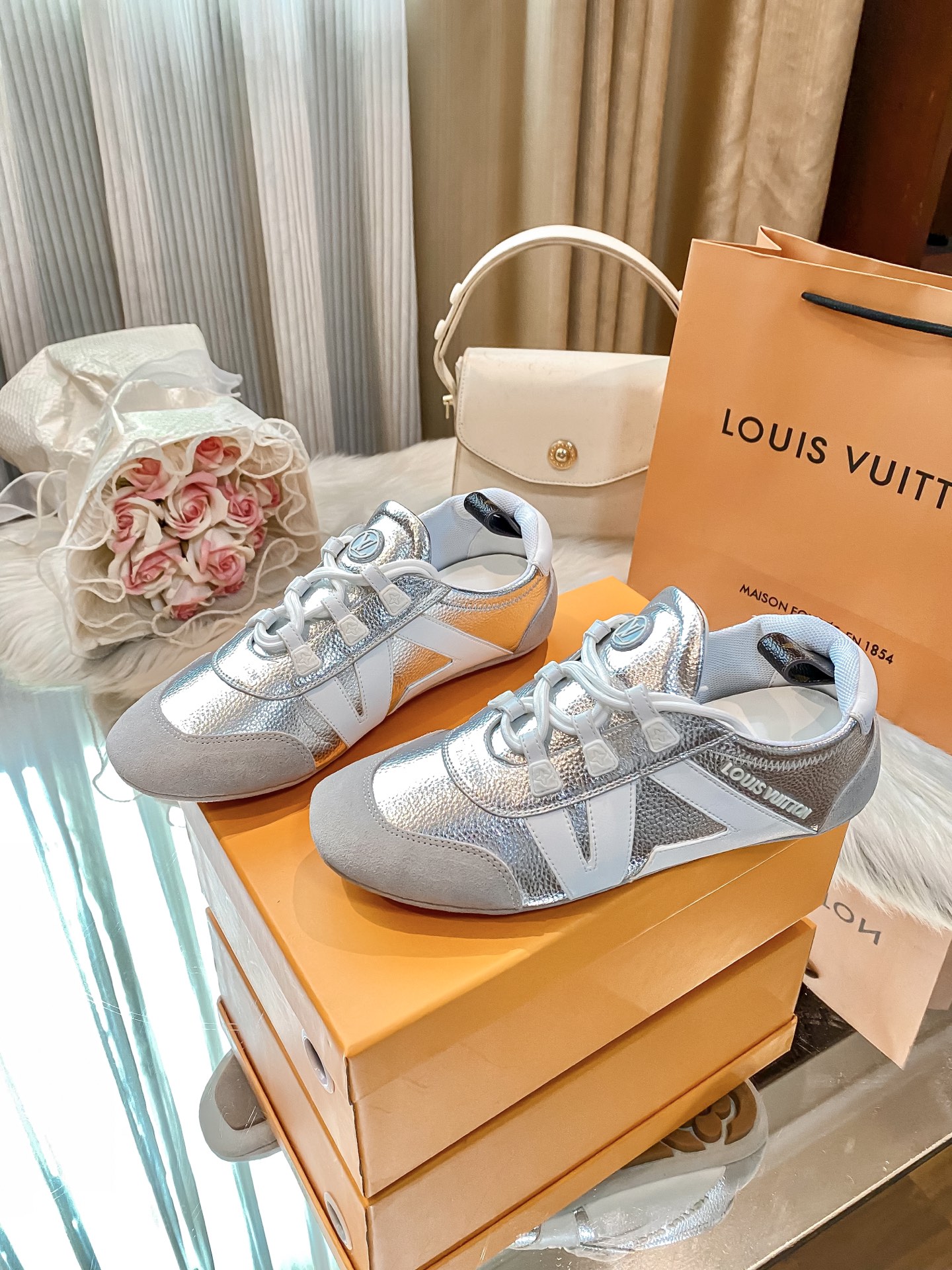 L design casual sneakers